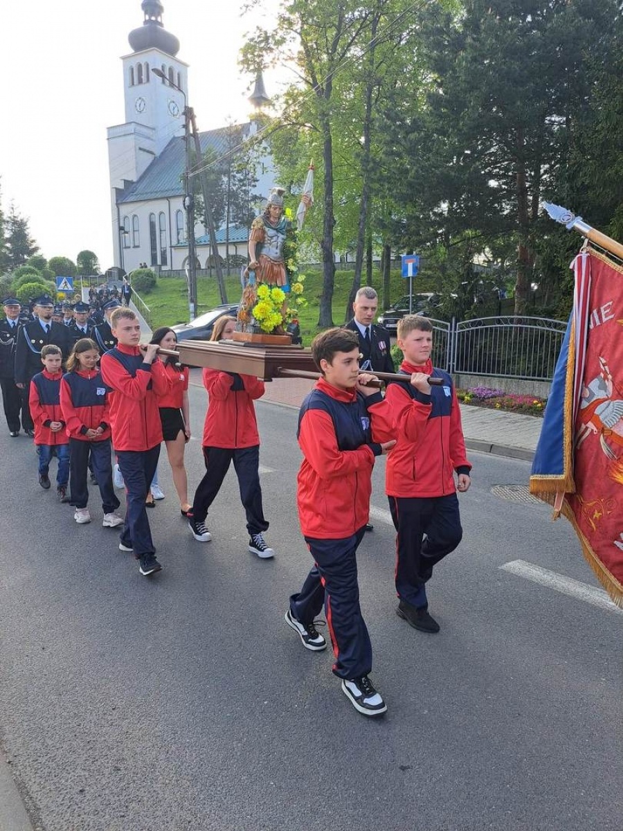 Zdjęcie w galerii na portalu naszwodzislaw.com: Dzień Strażaka w OSP Połomia wiadomości z regionu