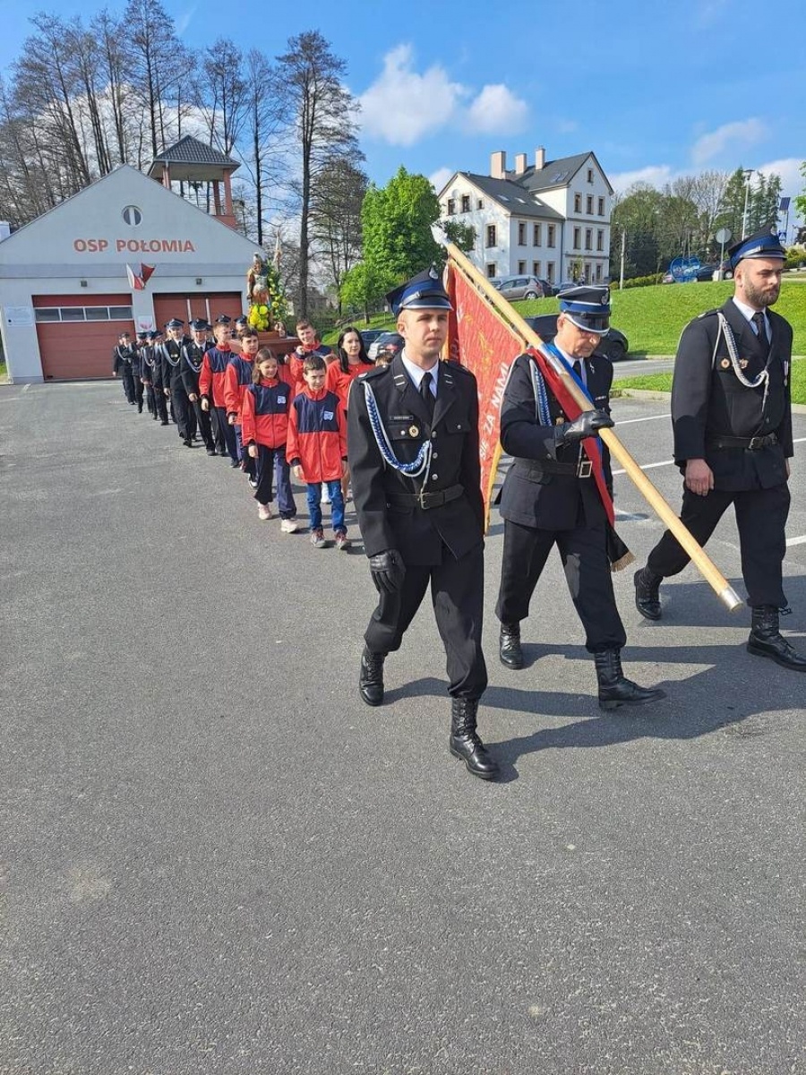 Zdjęcie w galerii na portalu naszwodzislaw.com: Dzień Strażaka w OSP Połomia wiadomości z regionu