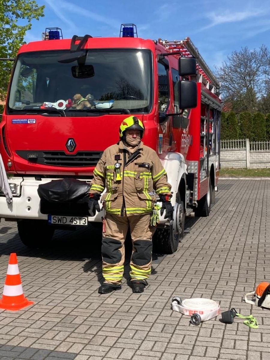 Zdjęcie w galerii na portalu naszwodzislaw.com: Wizyta pełna atrakcji. Przedszkolaki odwiedziły strażaków z Syryni wiadomości z regionu