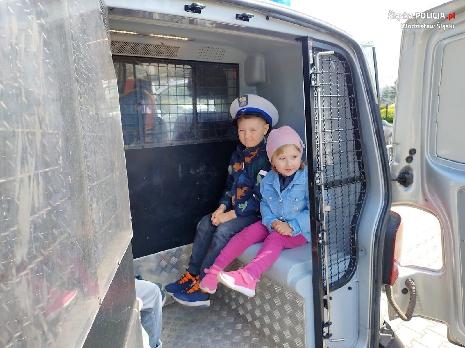 Zdjęcie w galerii na portalu naszwodzislaw.com: Mundurowi z wizytą u najmłodszych w Lubomi wiadomości z regionu