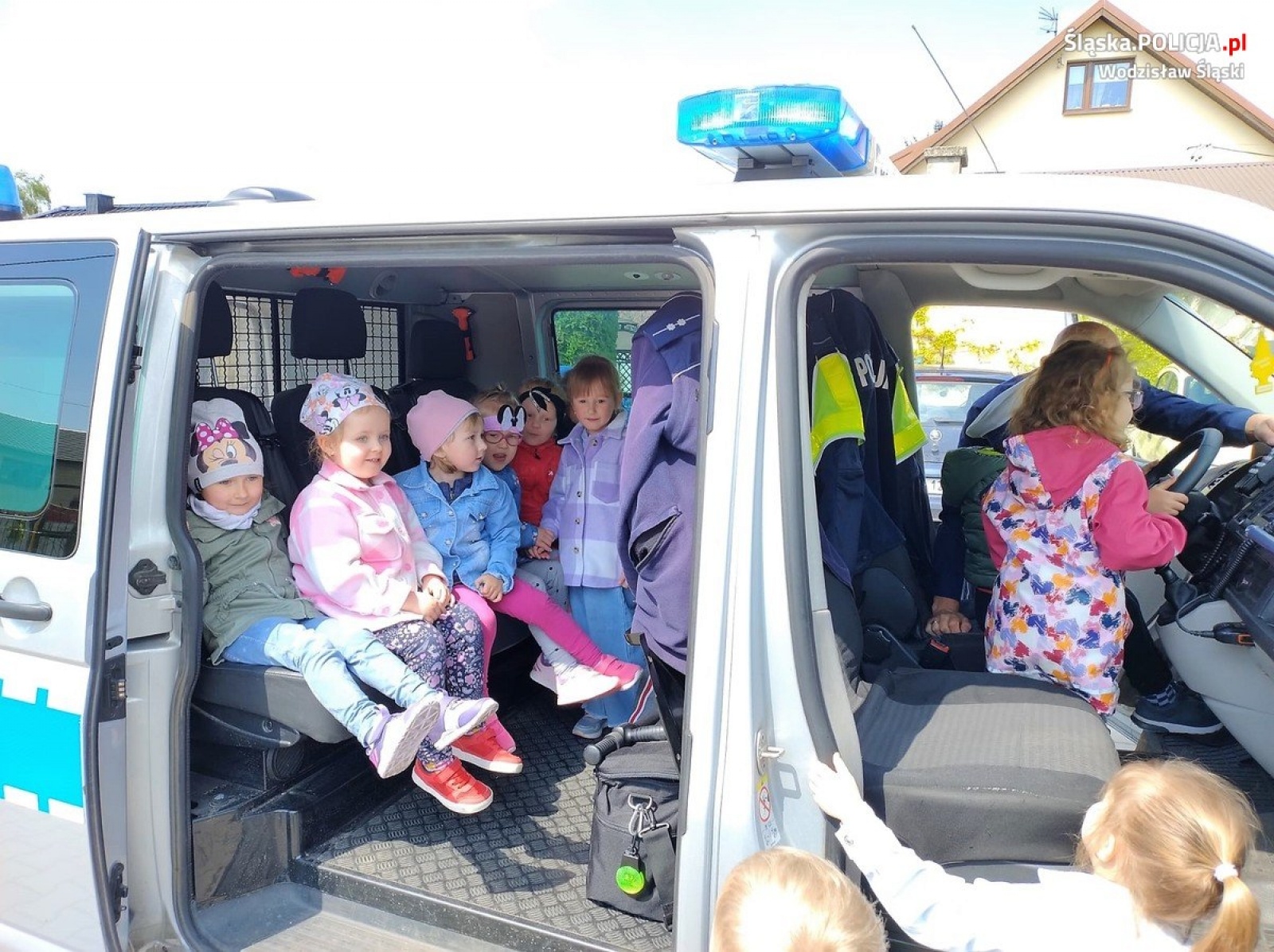 Zdjęcie w galerii na portalu naszwodzislaw.com: Mundurowi z wizytą u najmłodszych w Lubomi wiadomości z regionu