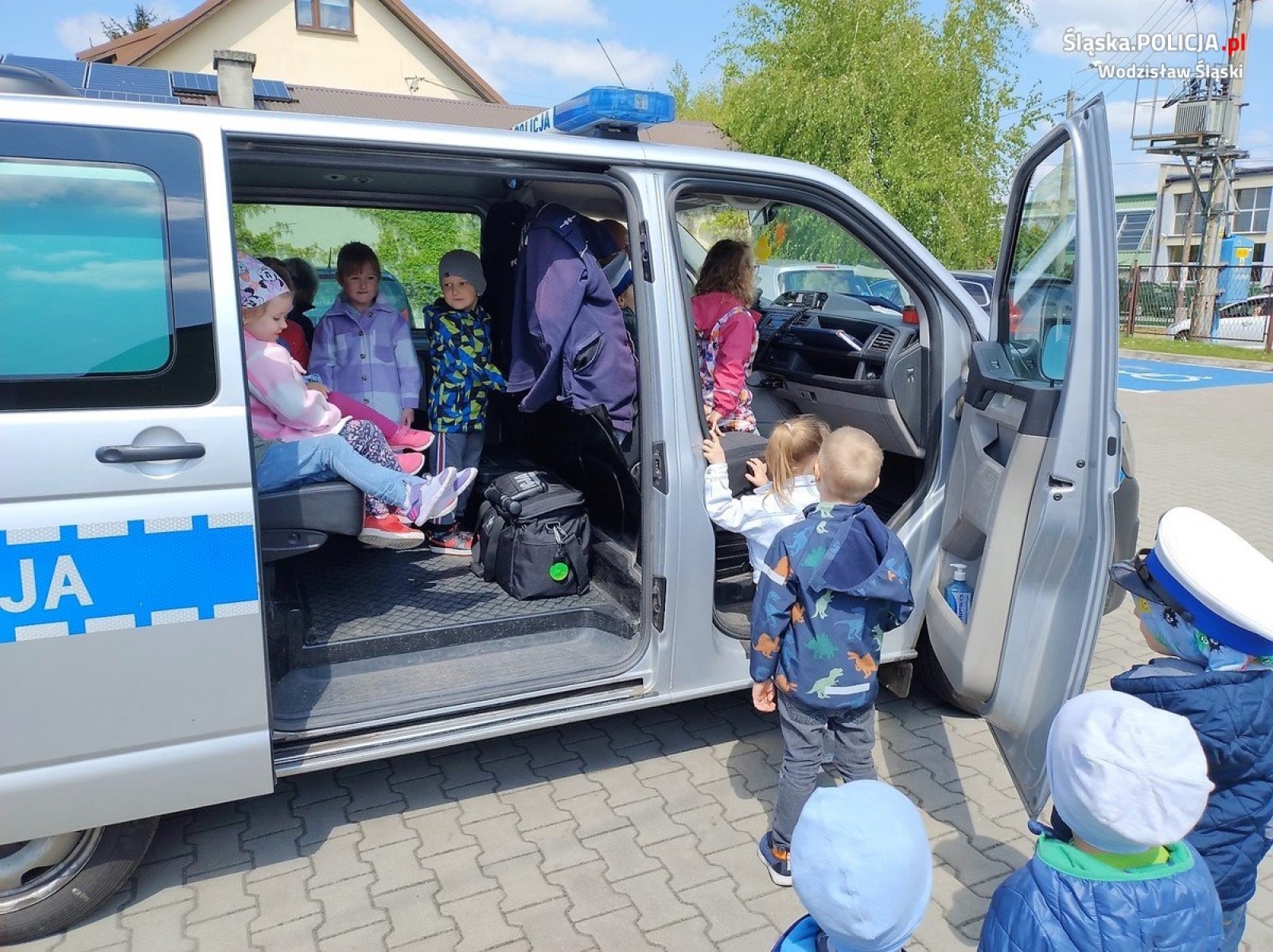 Zdjęcie w galerii na portalu naszwodzislaw.com: Mundurowi z wizytą u najmłodszych w Lubomi wiadomości z regionu