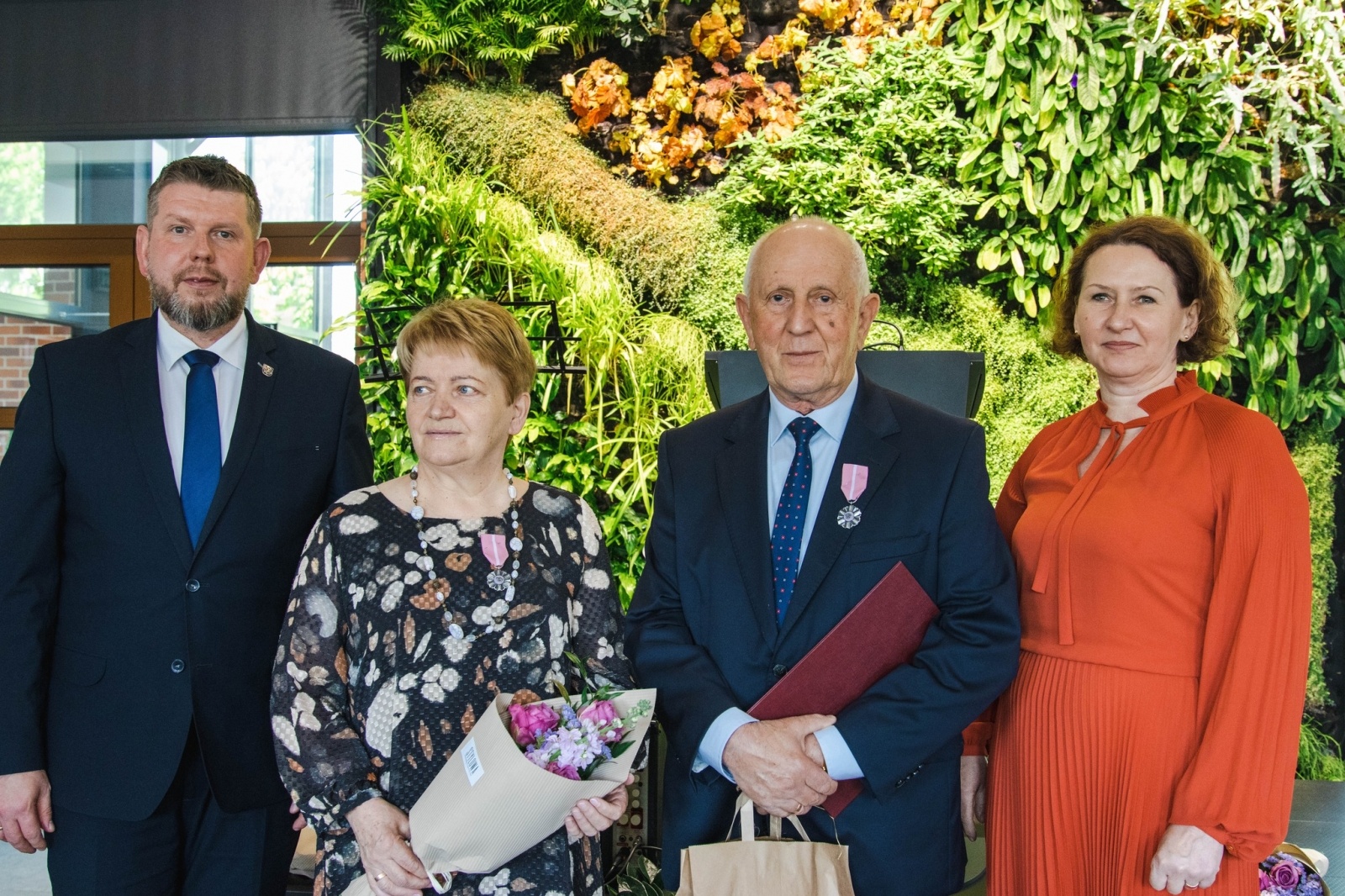 Zdjęcie w galerii na portalu naszwodzislaw.com: Od 50 lat idą wspólnie przez życie. Złote gody w Wodzisławiu Śląskim [FOTO] wiadomości z regionu