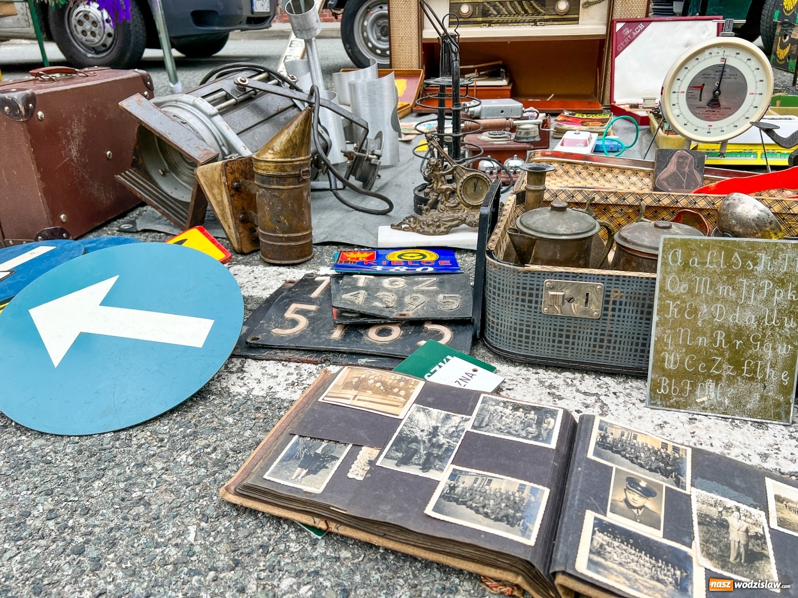 Zdjęcie w galerii na portalu naszwodzislaw.com: Ruszył wielki jarmark na granicy. Przyjechał bohater programu Łowcy skarbów wiadomości z regionu