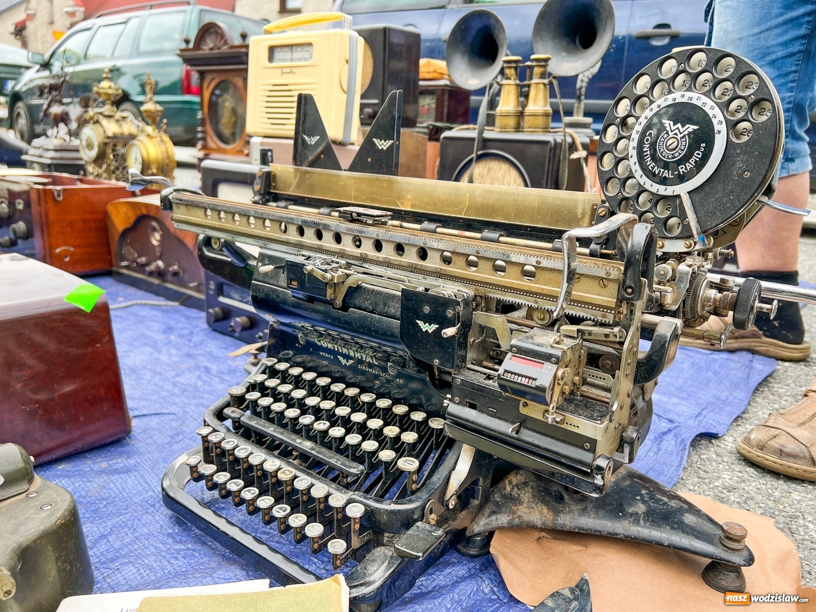 Zdjęcie w galerii na portalu naszwodzislaw.com: Ruszył wielki jarmark na granicy. Przyjechał bohater programu Łowcy skarbów wiadomości z regionu