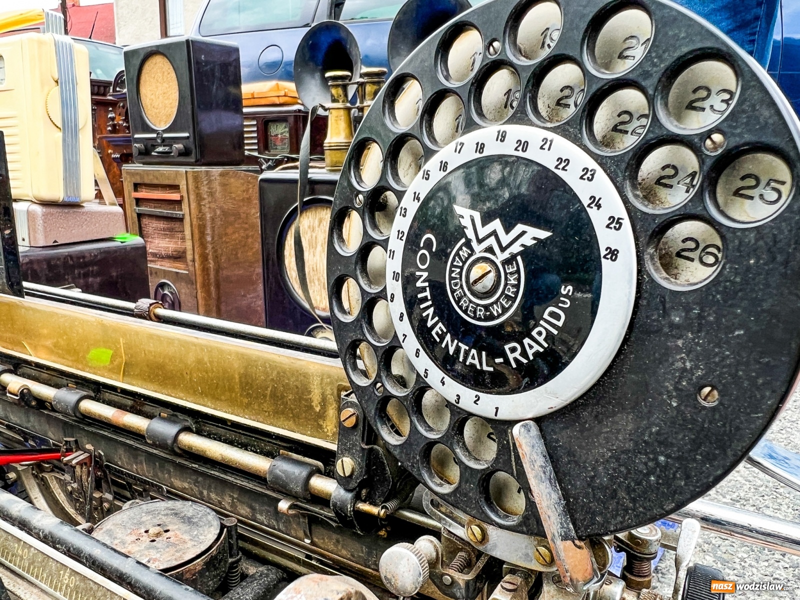 Zdjęcie w galerii na portalu naszwodzislaw.com: Ruszył wielki jarmark na granicy. Przyjechał bohater programu Łowcy skarbów wiadomości z regionu