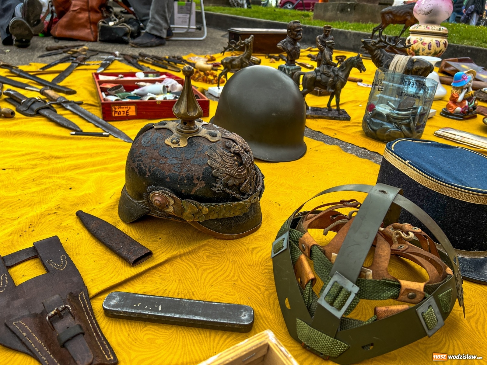 Zdjęcie w galerii na portalu naszwodzislaw.com: Ruszył wielki jarmark na granicy. Przyjechał bohater programu Łowcy skarbów wiadomości z regionu