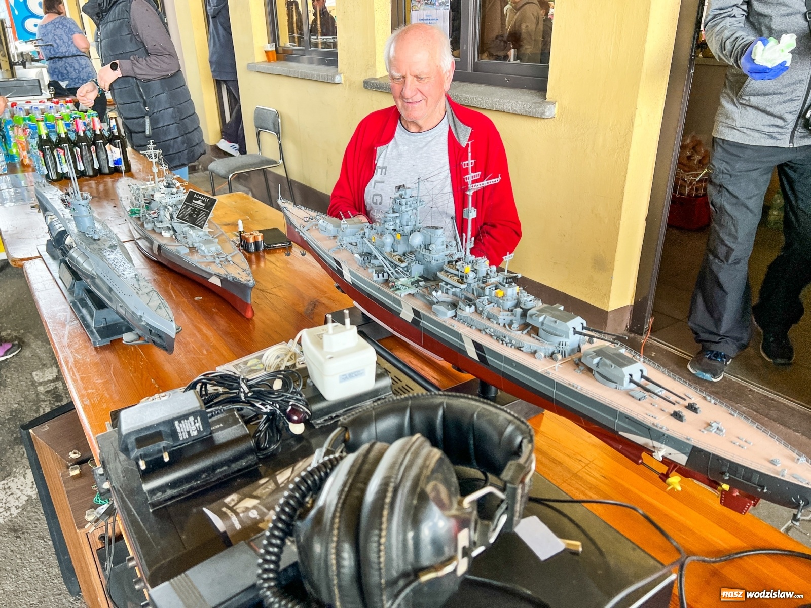 Zdjęcie w galerii na portalu naszwodzislaw.com: Ruszył wielki jarmark na granicy. Przyjechał bohater programu Łowcy skarbów wiadomości z regionu