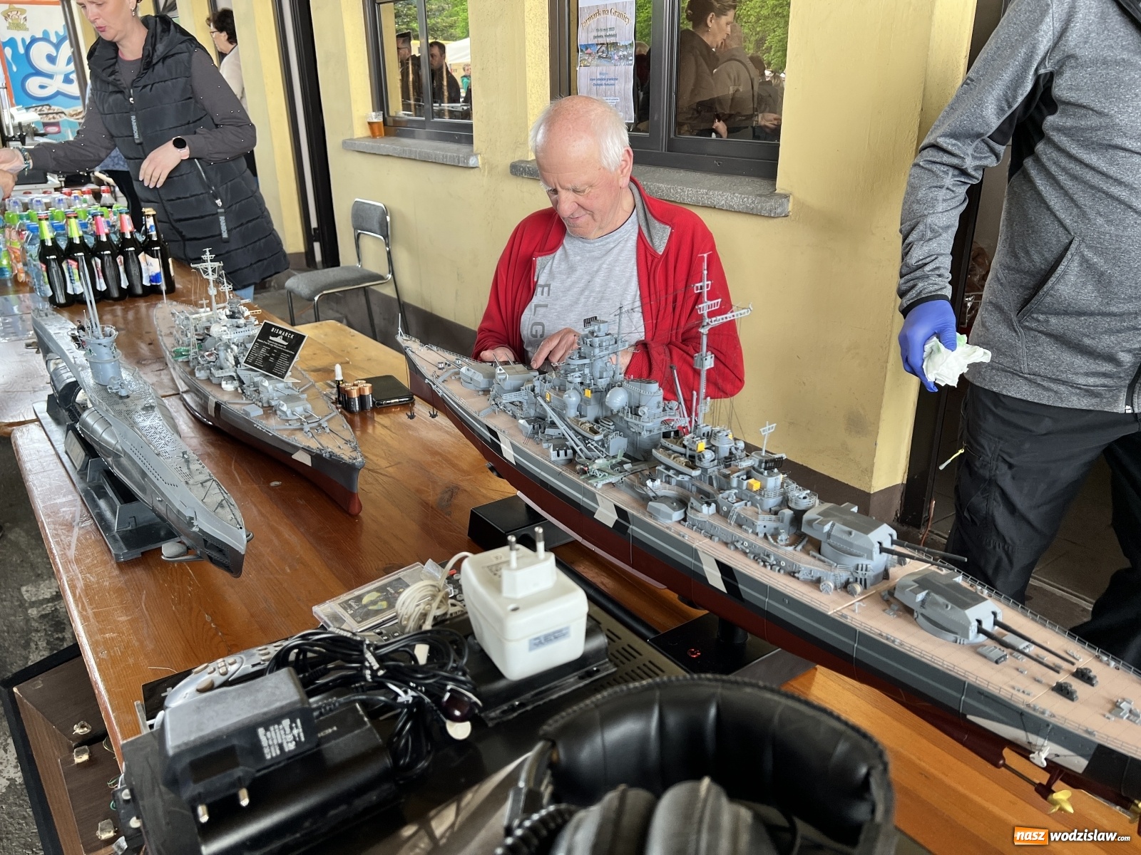 Zdjęcie w galerii na portalu naszwodzislaw.com: Ruszył wielki jarmark na granicy. Przyjechał bohater programu Łowcy skarbów wiadomości z regionu