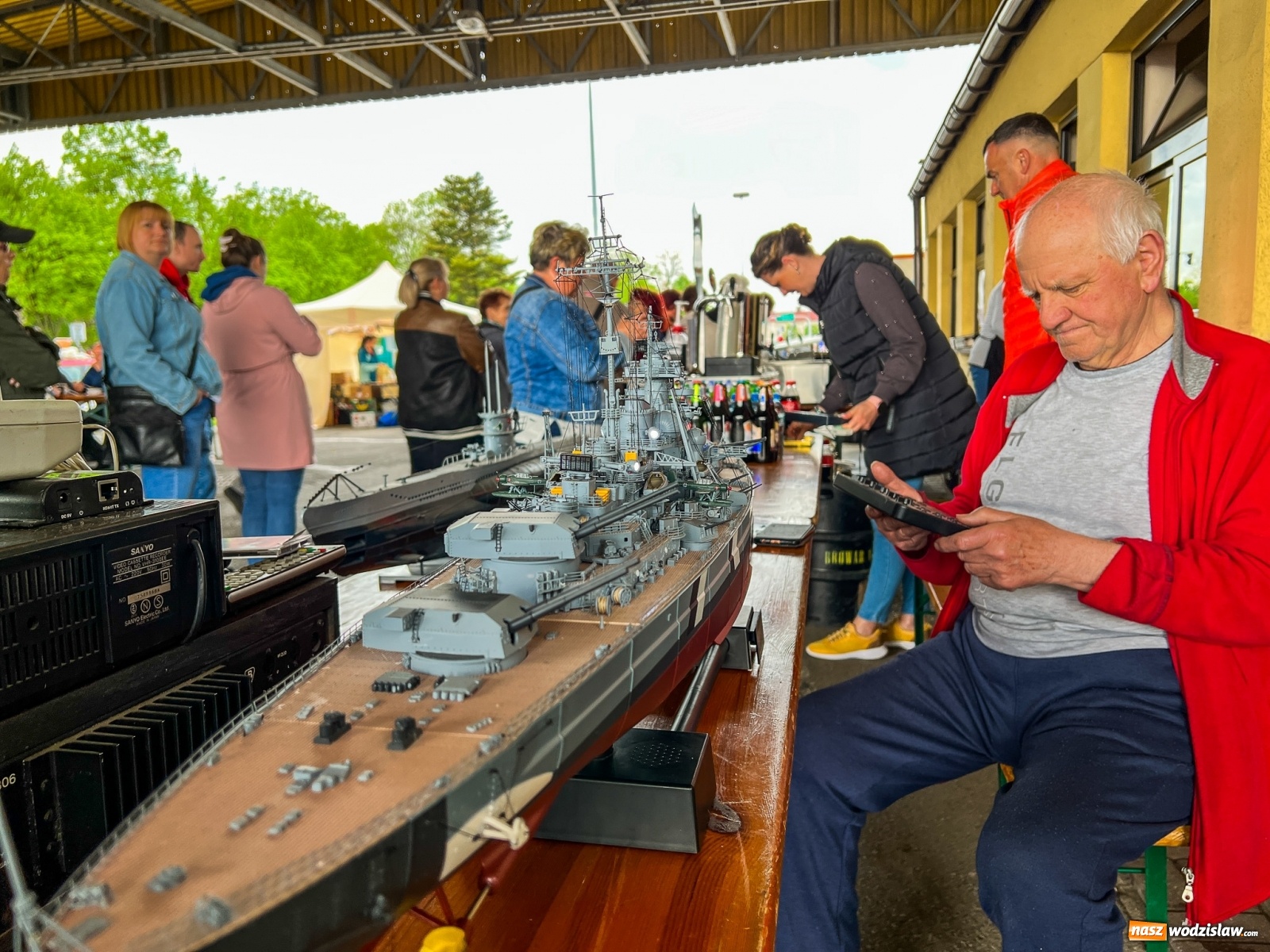 Zdjęcie w galerii na portalu naszwodzislaw.com: Ruszył wielki jarmark na granicy. Przyjechał bohater programu Łowcy skarbów wiadomości z regionu