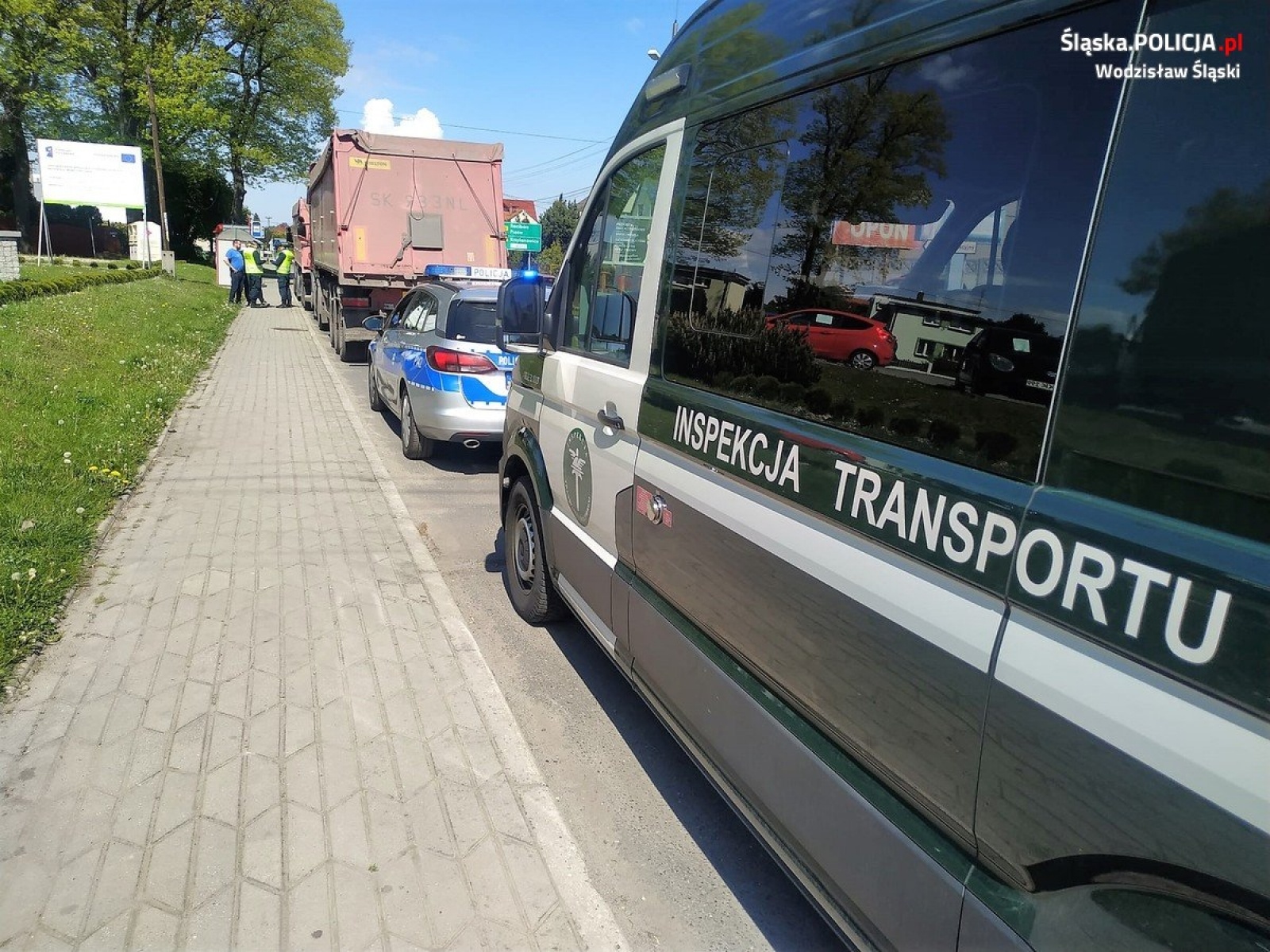 Zdjęcie w galerii na portalu naszwodzislaw.com: Wspólna akcja policjantów oraz funkcjonariuszy ITD i WIOŚ wiadomości z regionu