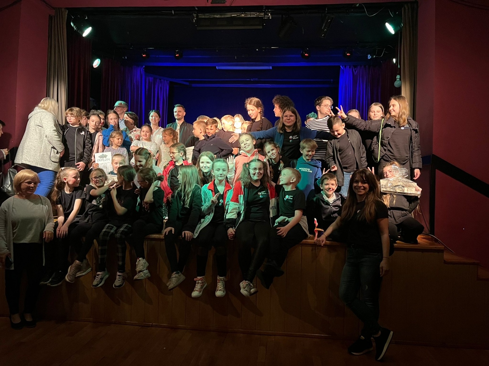 Zdjęcie w galerii na portalu naszwodzislaw.com: Srebrna Kurtyna dla wodzisławskiego Teatru Szydełko wiadomości z regionu