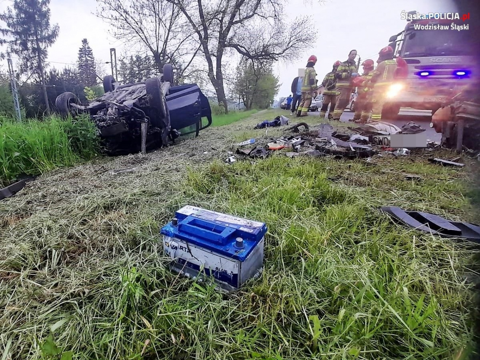 Zdjęcie w galerii na portalu naszwodzislaw.com: Ford i opel zderzyły się na Rybnickiej. Jeden z pojazdów dachował wiadomości z regionu