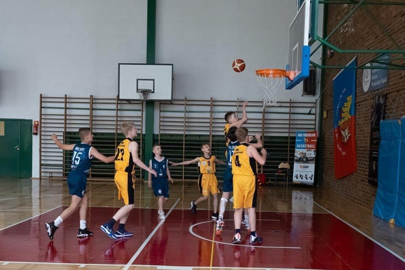 Zdjęcie w galerii na portalu naszwodzislaw.com: Koszykówka. Żaki MKS Wodzisław Śląski z awansem [FOTO] wiadomości z regionu