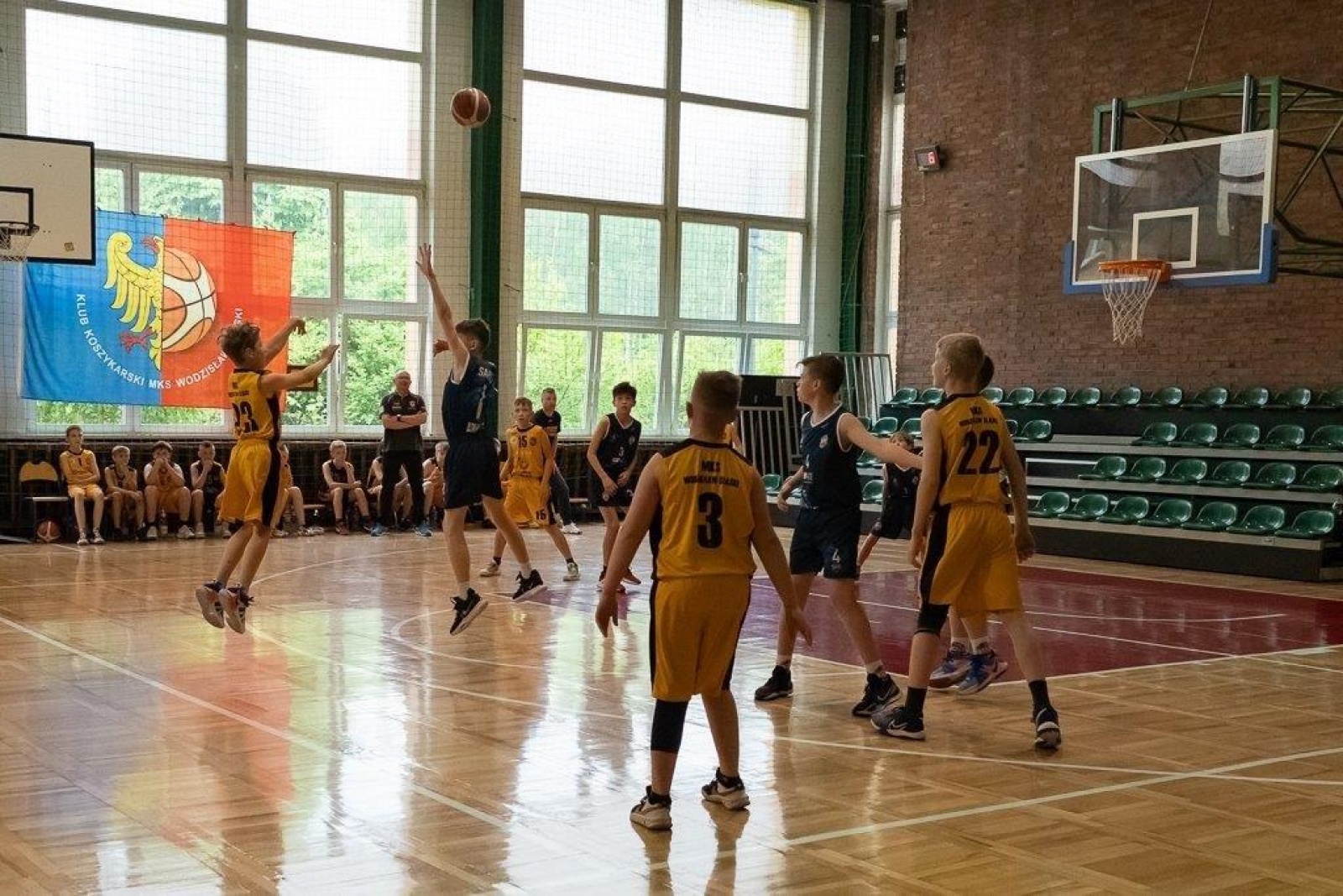 Zdjęcie w galerii na portalu naszwodzislaw.com: Koszykówka. Żaki MKS Wodzisław Śląski z awansem [FOTO] wiadomości z regionu