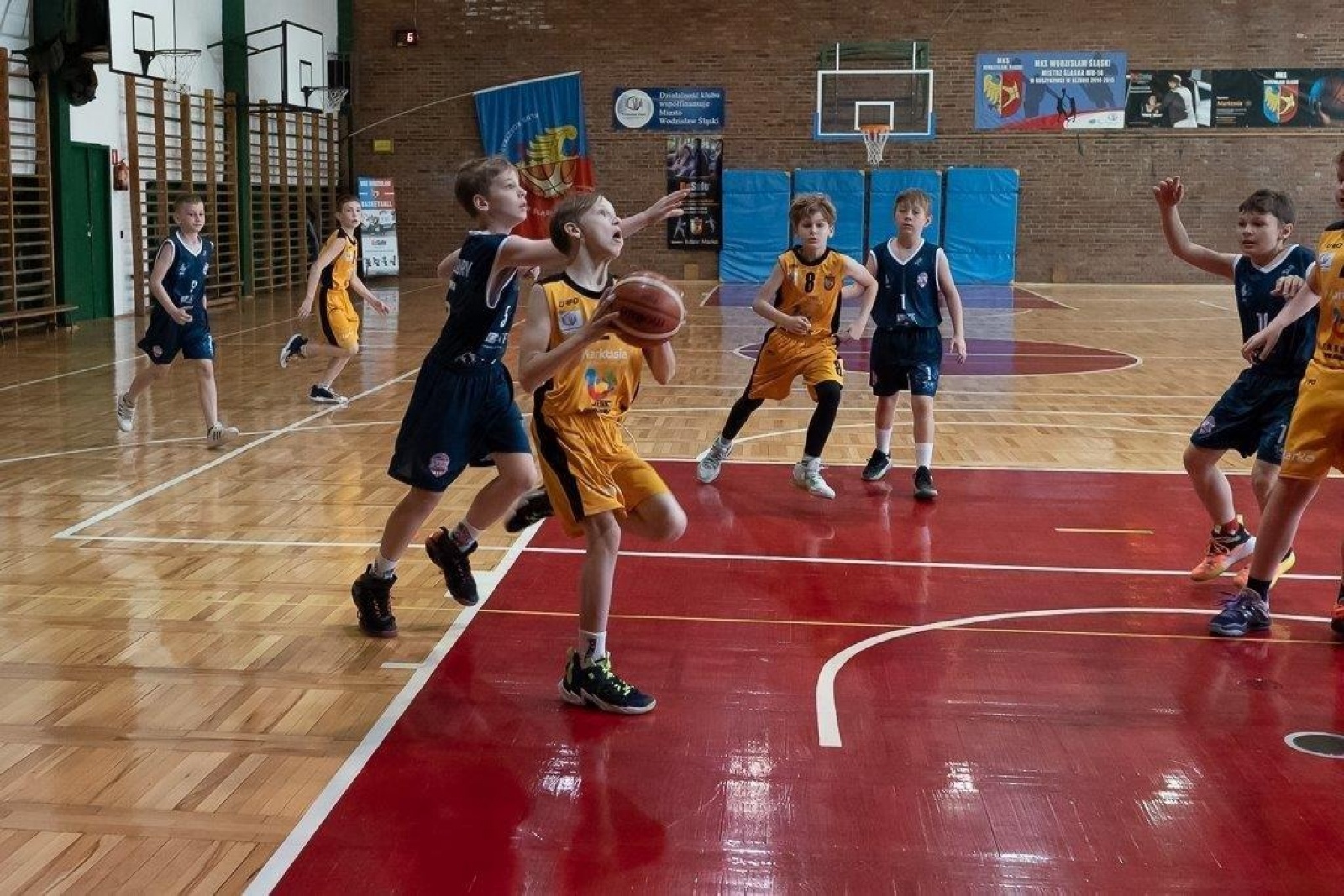 Zdjęcie w galerii na portalu naszwodzislaw.com: Koszykówka. Żaki MKS Wodzisław Śląski z awansem [FOTO] wiadomości z regionu