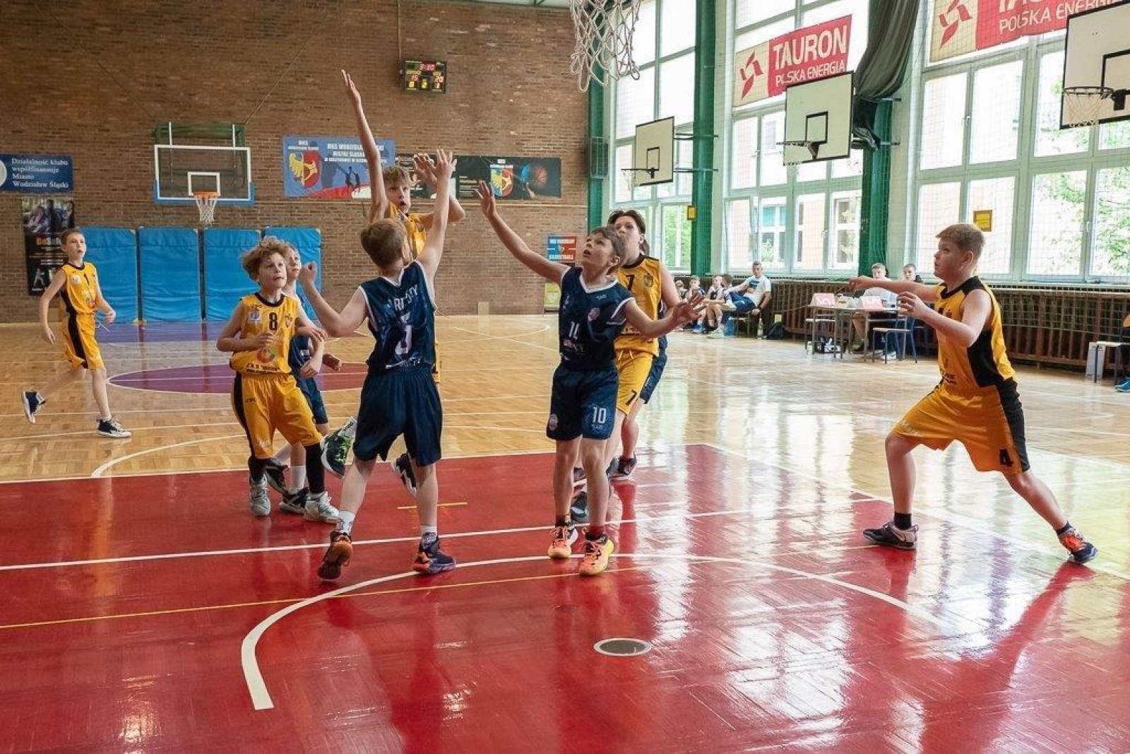 Zdjęcie w galerii na portalu naszwodzislaw.com: Koszykówka. Żaki MKS Wodzisław Śląski z awansem [FOTO] wiadomości z regionu