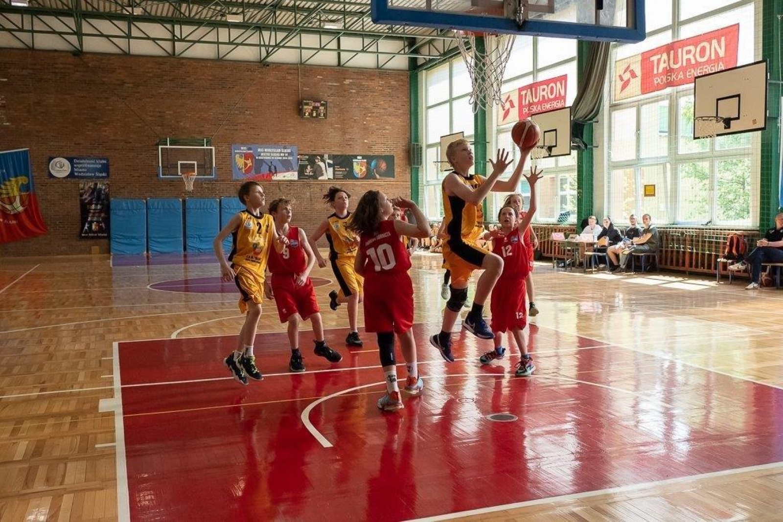 Zdjęcie w galerii na portalu naszwodzislaw.com: Koszykówka. Żaki MKS Wodzisław Śląski z awansem [FOTO] wiadomości z regionu