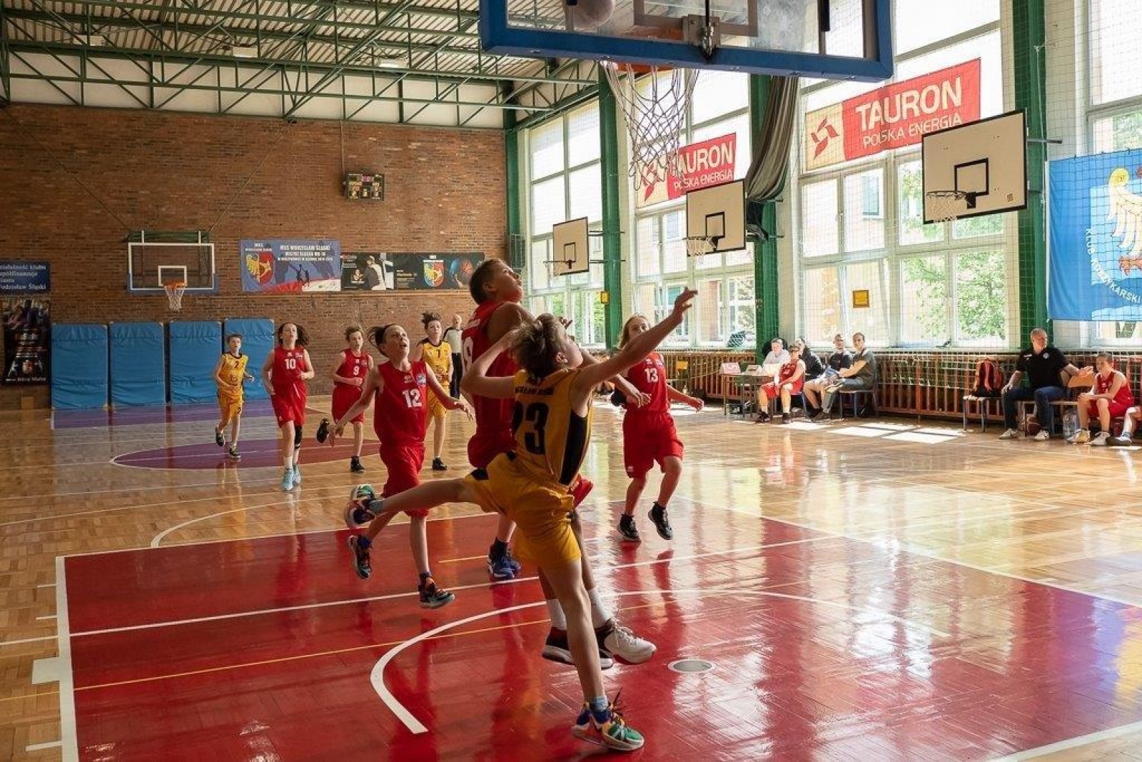 Zdjęcie w galerii na portalu naszwodzislaw.com: Koszykówka. Żaki MKS Wodzisław Śląski z awansem [FOTO] wiadomości z regionu