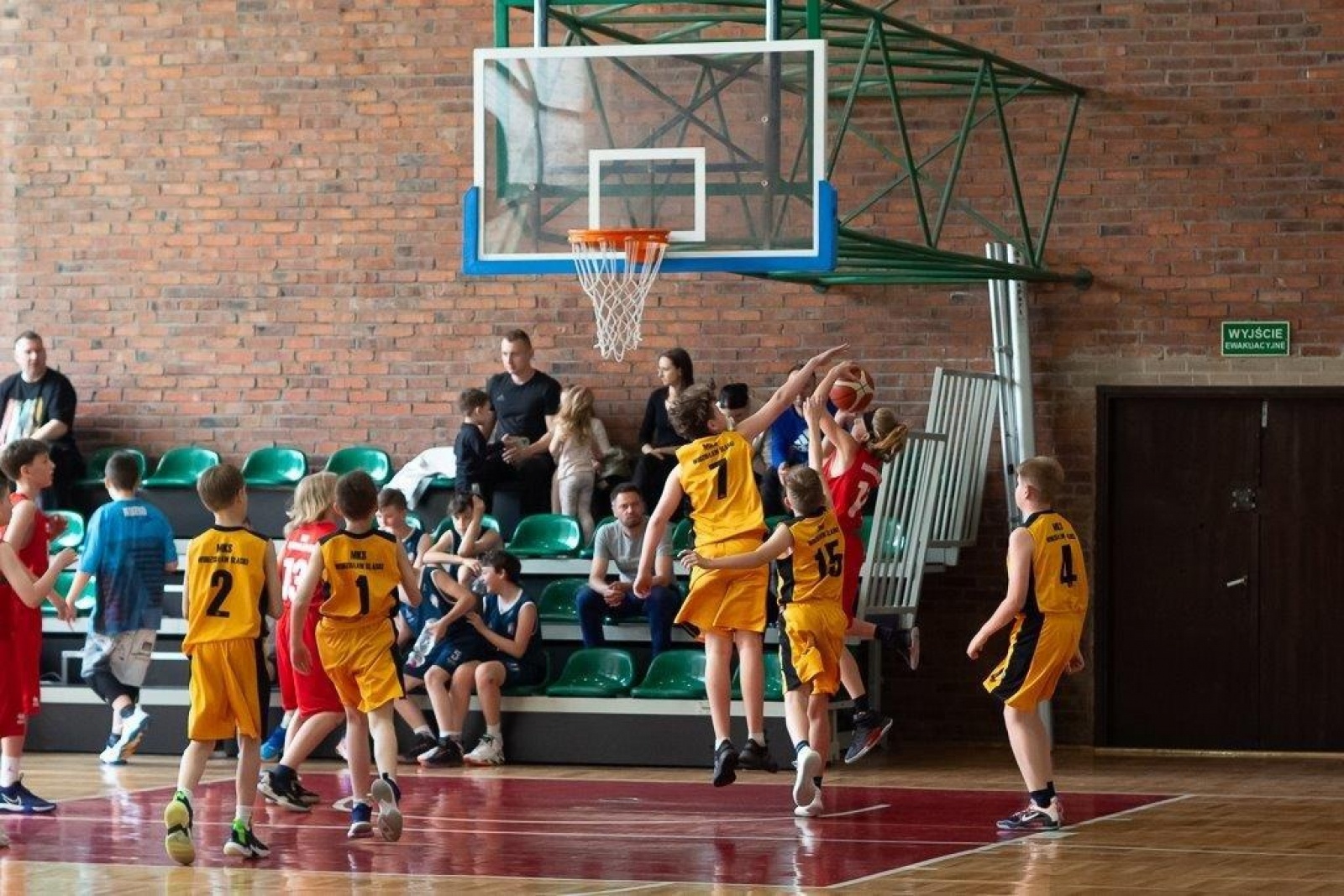 Zdjęcie w galerii na portalu naszwodzislaw.com: Koszykówka. Żaki MKS Wodzisław Śląski z awansem [FOTO] wiadomości z regionu