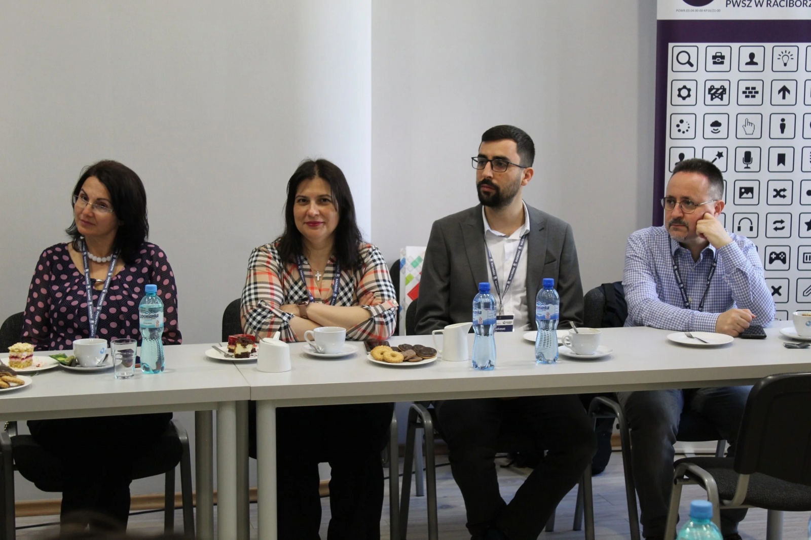 Zdjęcie w galerii na portalu naszwodzislaw.com: Umiędzynarodowienie Akademii – Strategia wiadomości z regionu