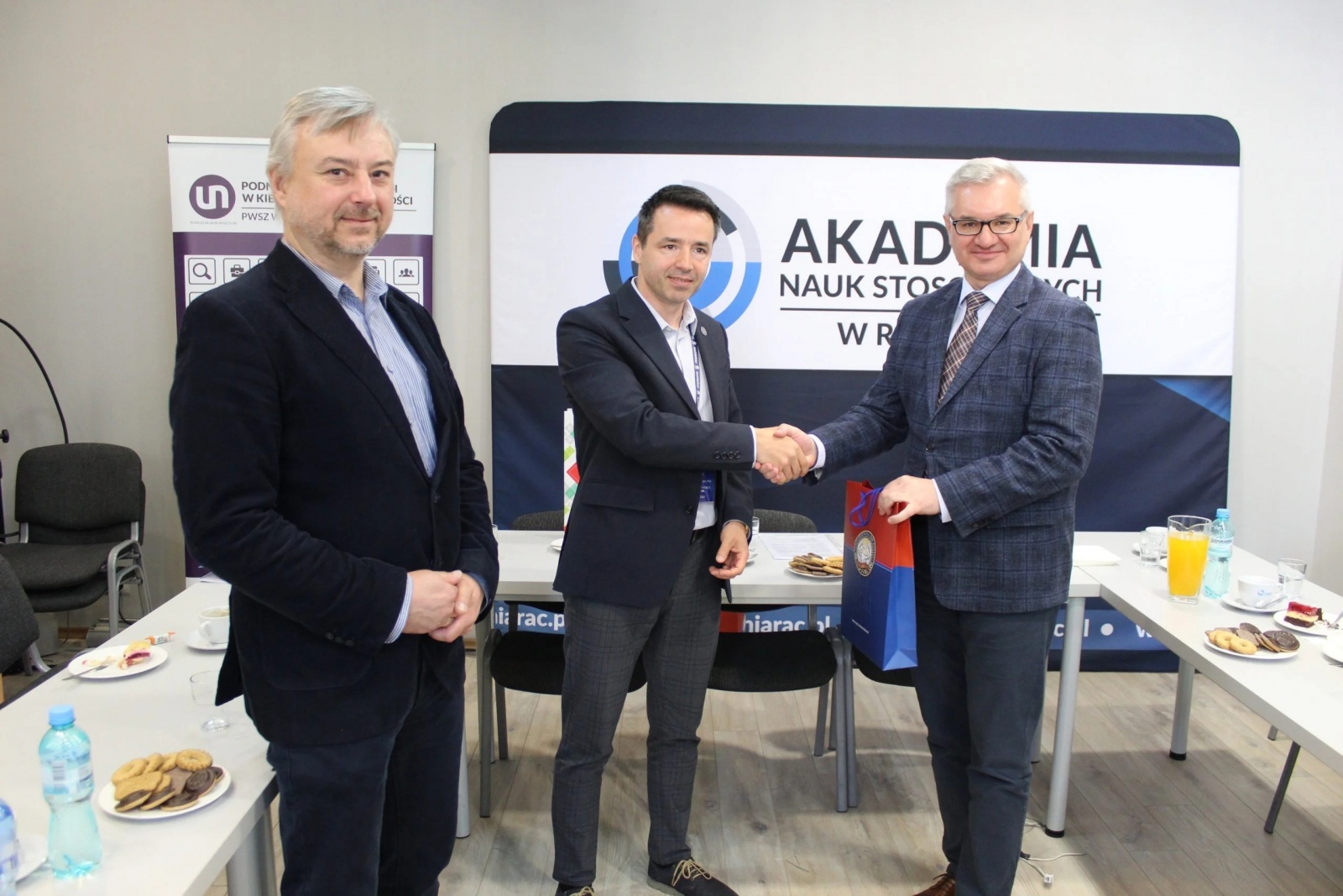 Zdjęcie w galerii na portalu naszwodzislaw.com: Umiędzynarodowienie Akademii – Strategia wiadomości z regionu