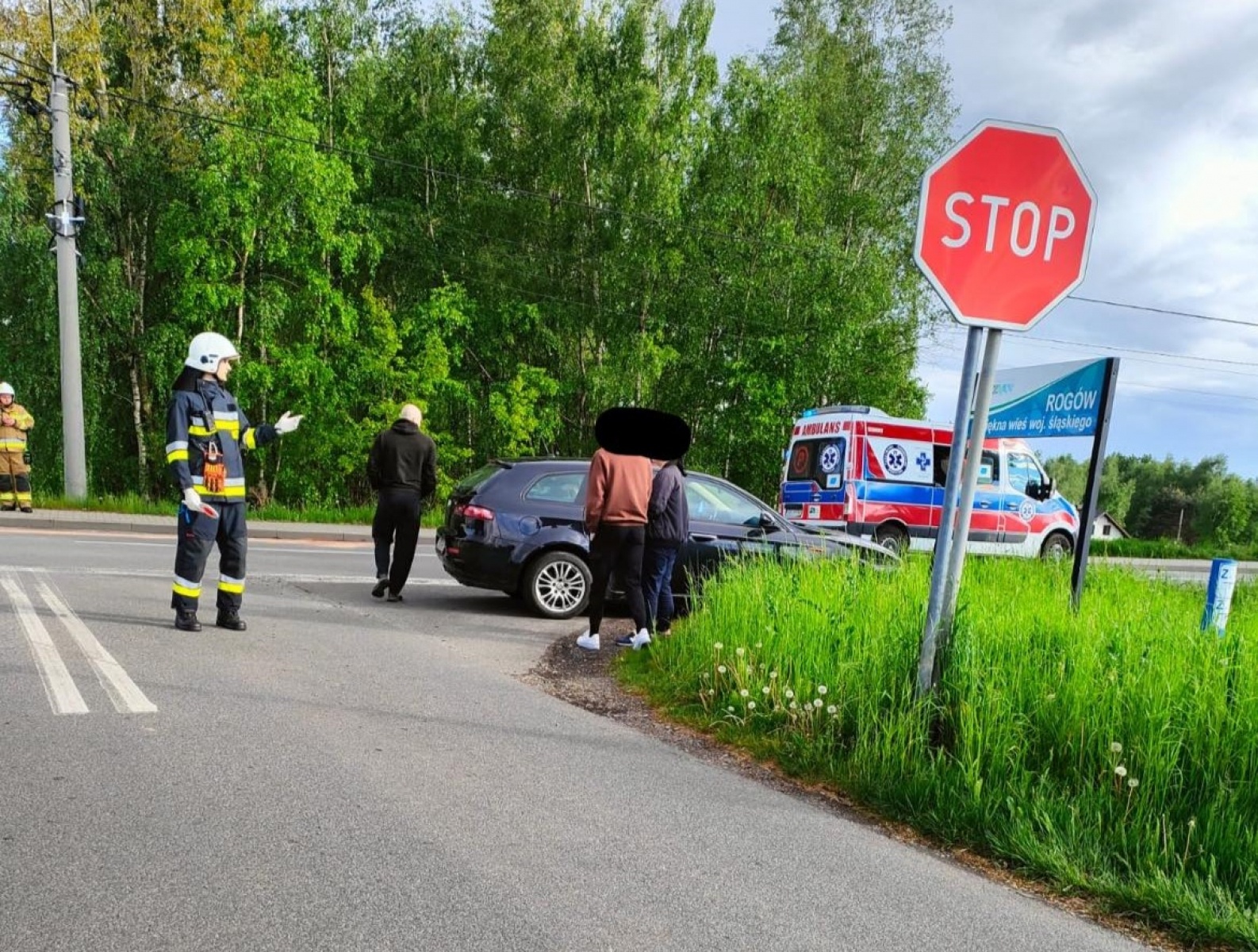 Zdjęcie w galerii na portalu naszwodzislaw.com: Wymuszenie pierwszeństwa przyczyną czołowego zderzenia w Rogowie [FOTO] wiadomości z regionu