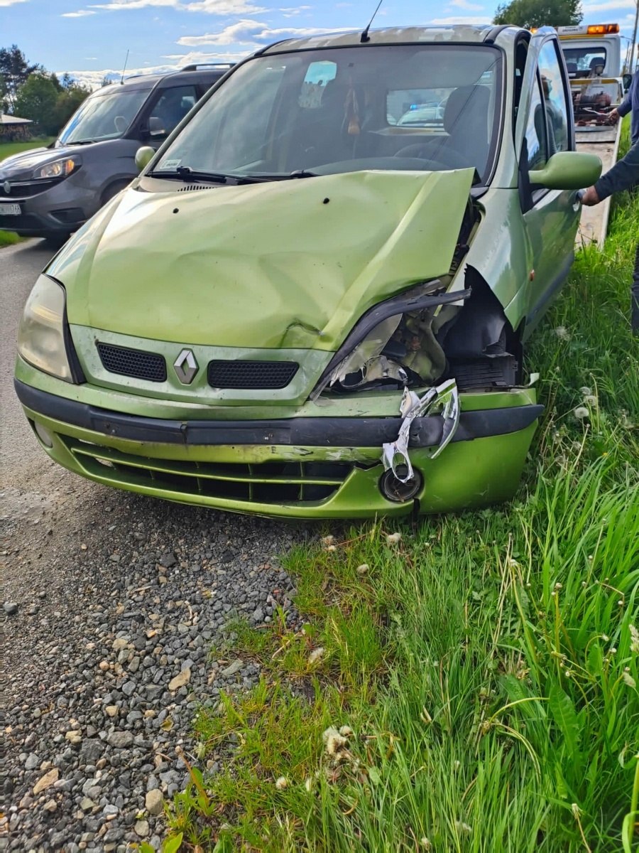 Zdjęcie w galerii na portalu naszwodzislaw.com: Wymuszenie pierwszeństwa przyczyną czołowego zderzenia w Rogowie [FOTO] wiadomości z regionu