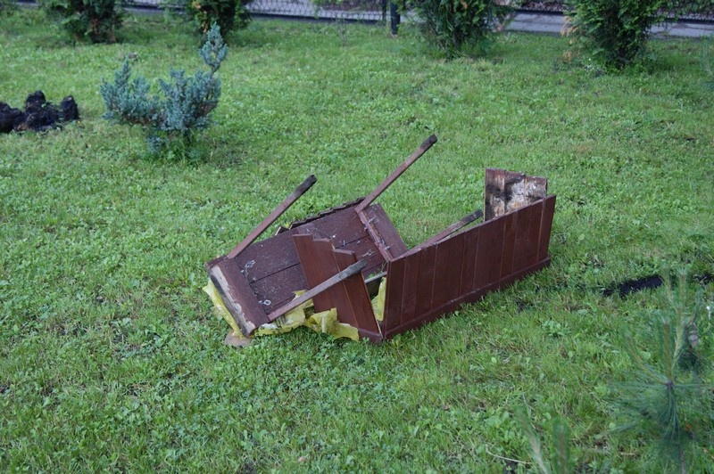 Zdjęcie w galerii na portalu naszwodzislaw.com: Leśny ogródek zdewastowany wiadomości z regionu