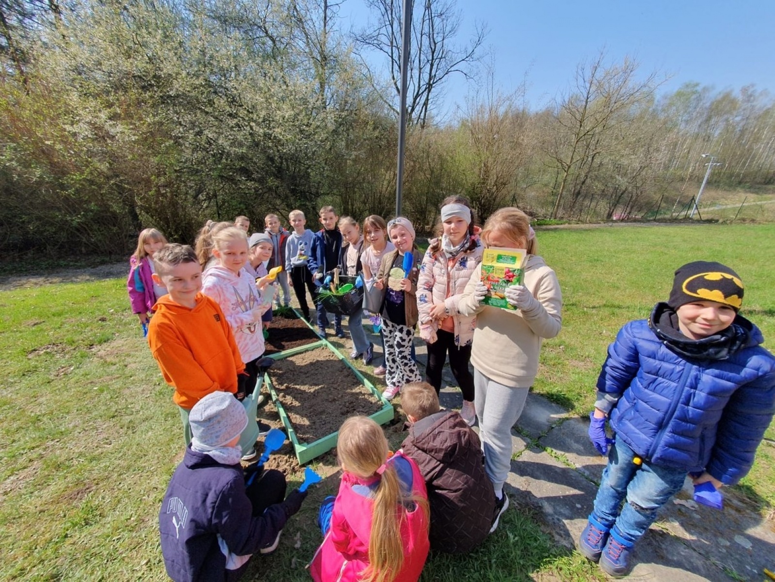 Zdjęcie w galerii na portalu naszwodzislaw.com: Wodzisław Śl.: Przy SP28 powstał ogródek warzywny wiadomości z regionu