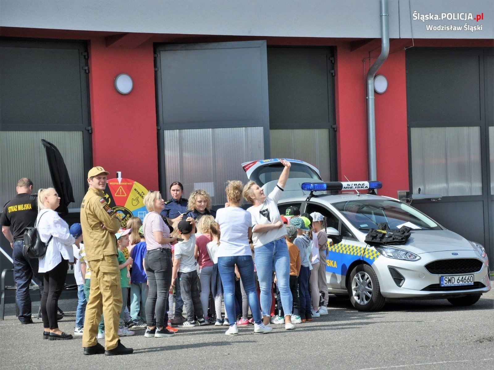 Zdjęcie w galerii na portalu naszwodzislaw.com: Dzień otwartej strażnicy w PSP Wodzisław Śląski [FOTO i WIDEO] wiadomości z regionu