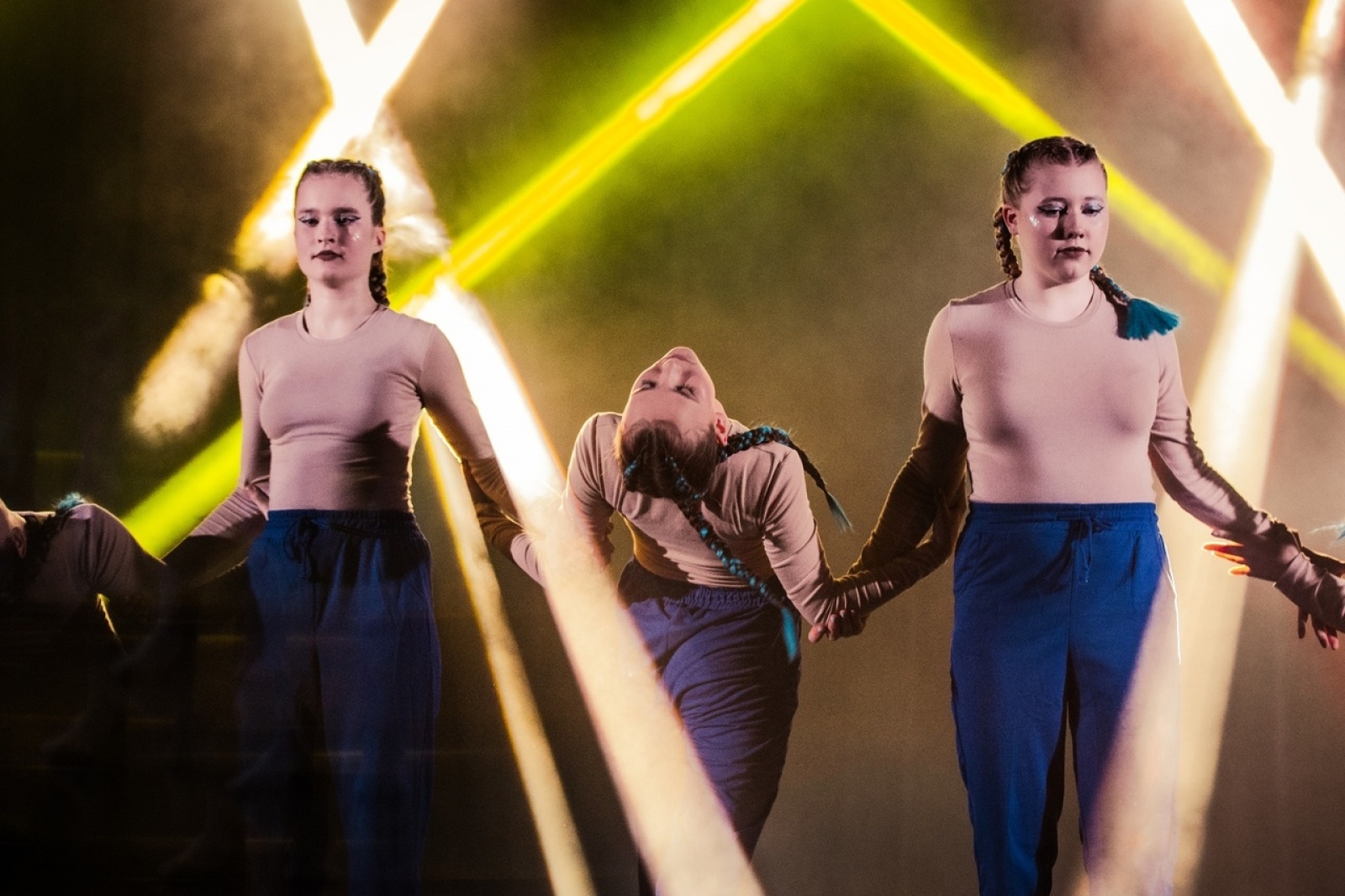 Zdjęcie w galerii na portalu naszwodzislaw.com: Premiera spektaklu poMOC Teatru Tańca Memento za nami [FOTO] wiadomości z regionu