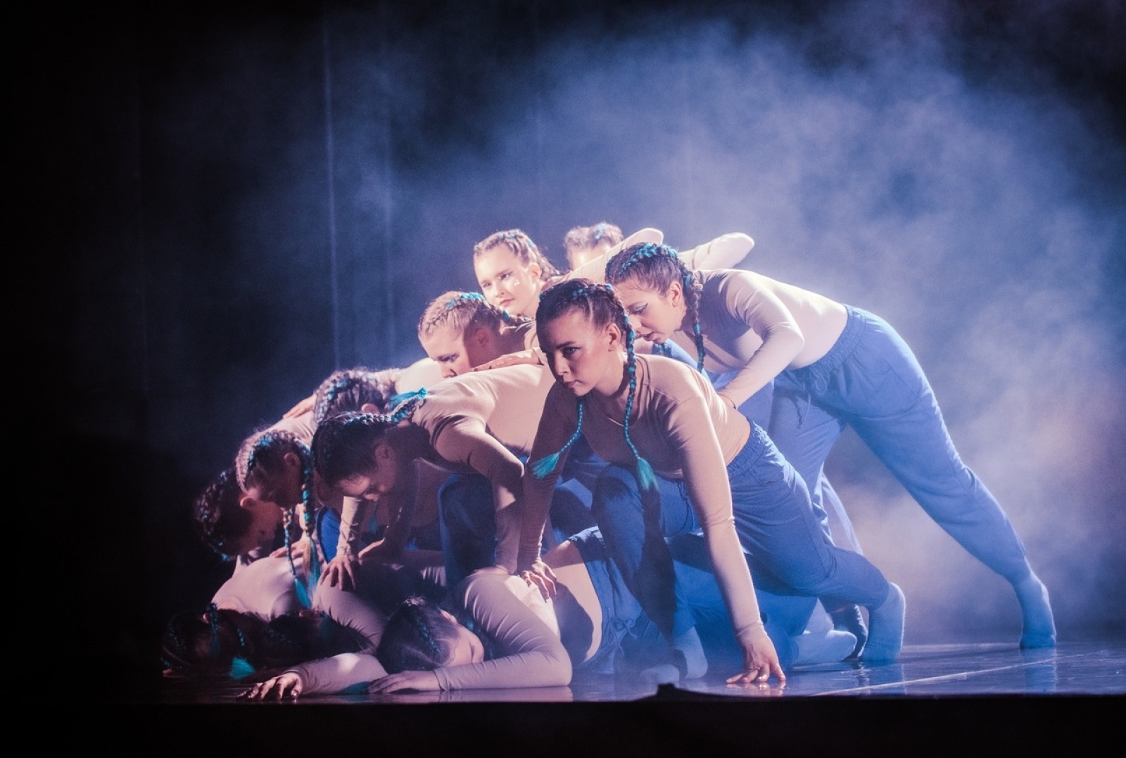 Zdjęcie w galerii na portalu naszwodzislaw.com: Premiera spektaklu poMOC Teatru Tańca Memento za nami [FOTO] wiadomości z regionu