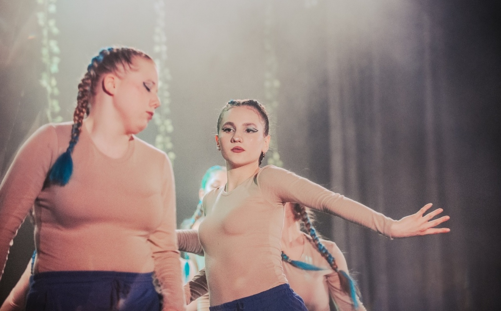 Zdjęcie w galerii na portalu naszwodzislaw.com: Premiera spektaklu poMOC Teatru Tańca Memento za nami [FOTO] wiadomości z regionu