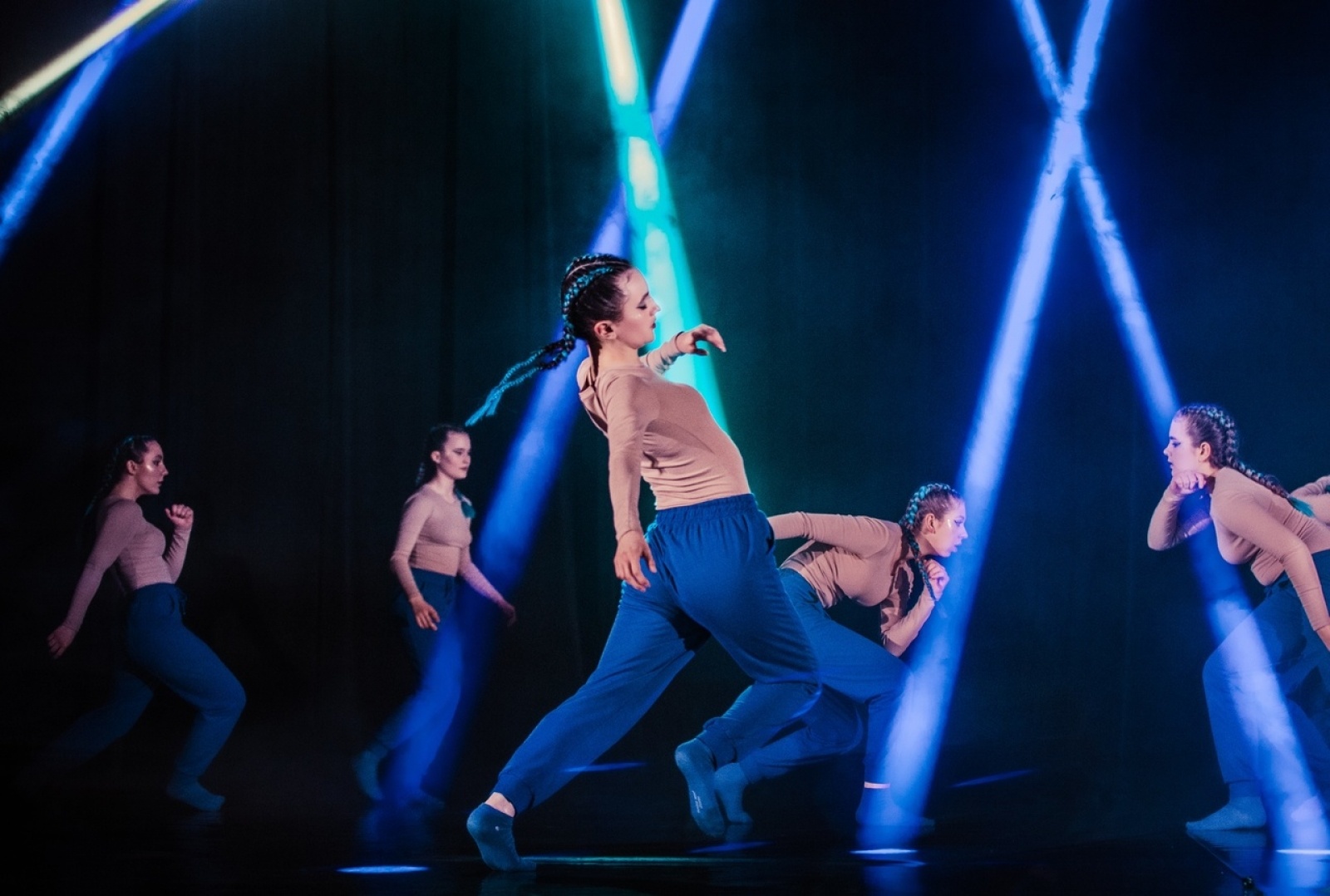 Zdjęcie w galerii na portalu naszwodzislaw.com: Premiera spektaklu poMOC Teatru Tańca Memento za nami [FOTO] wiadomości z regionu