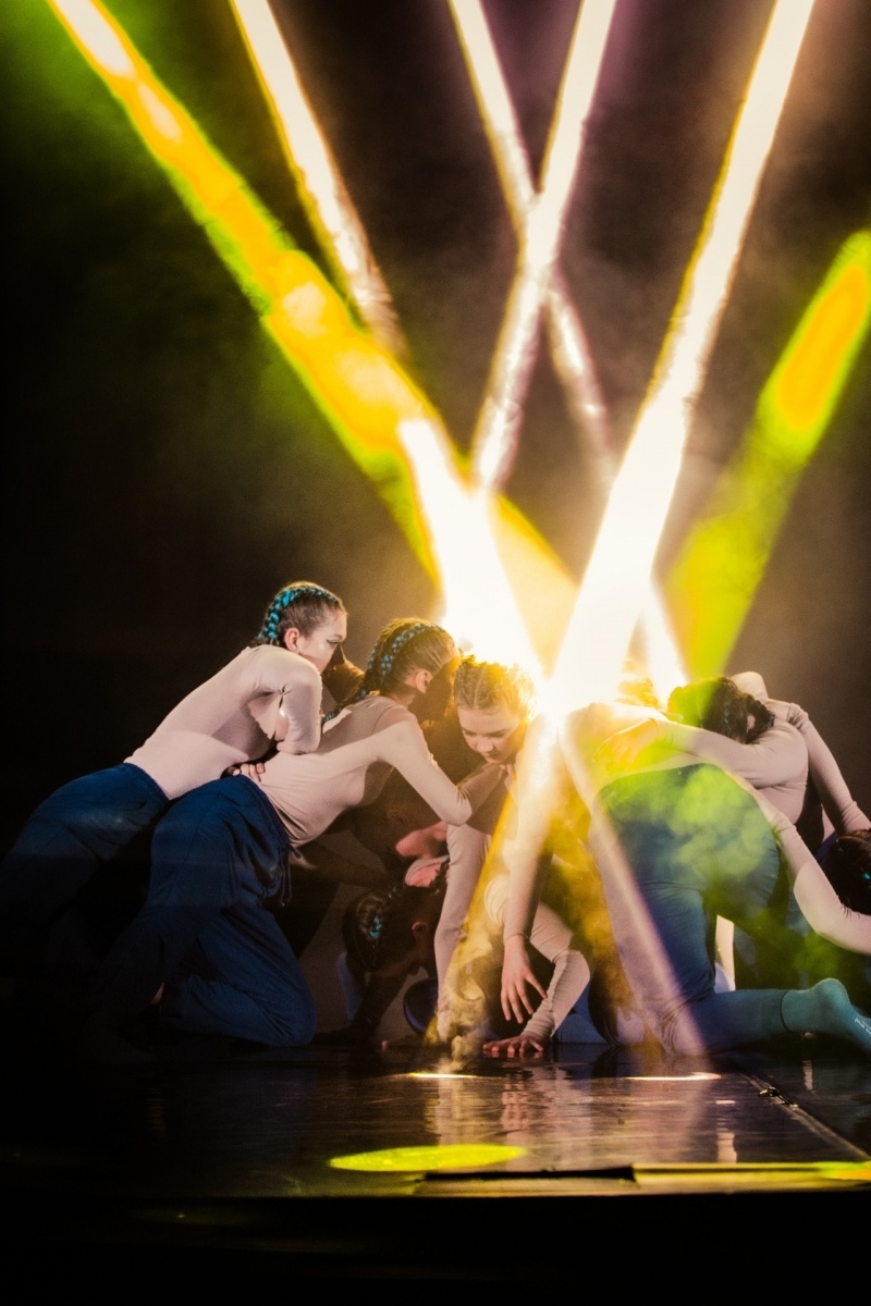 Zdjęcie w galerii na portalu naszwodzislaw.com: Premiera spektaklu poMOC Teatru Tańca Memento za nami [FOTO] wiadomości z regionu