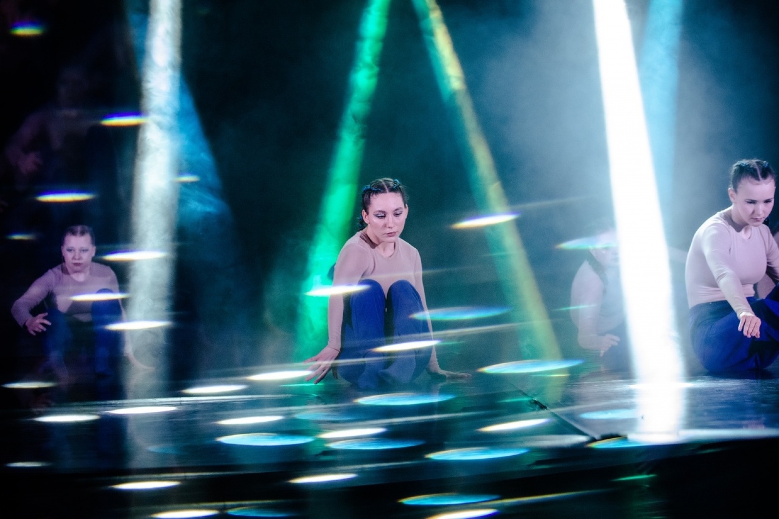 Zdjęcie w galerii na portalu naszwodzislaw.com: Premiera spektaklu poMOC Teatru Tańca Memento za nami [FOTO] wiadomości z regionu