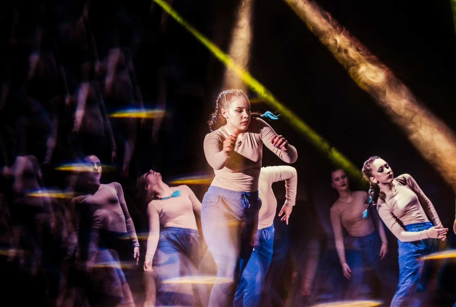 Zdjęcie w galerii na portalu naszwodzislaw.com: Premiera spektaklu poMOC Teatru Tańca Memento za nami [FOTO] wiadomości z regionu