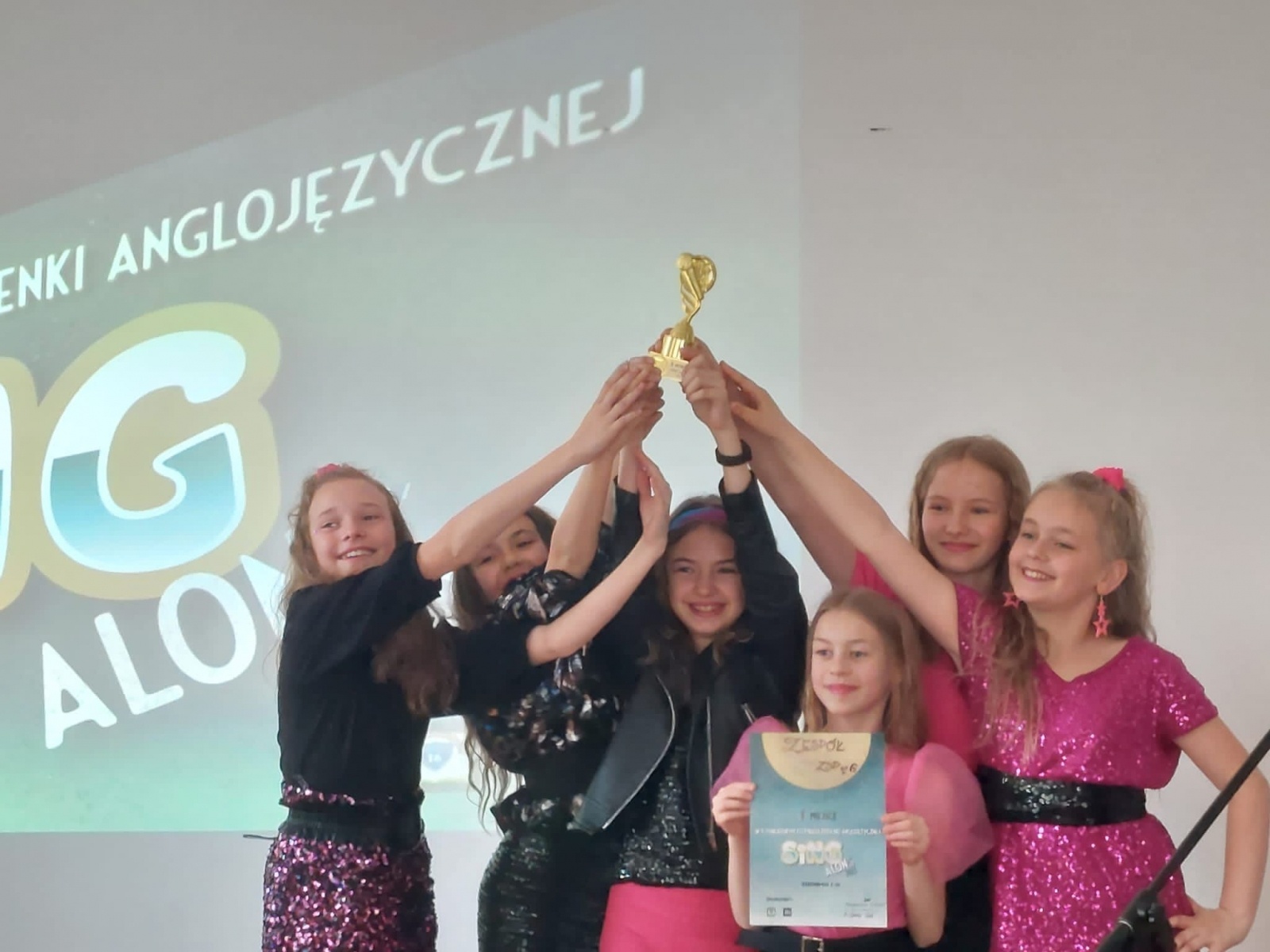 Zdjęcie w galerii na portalu naszwodzislaw.com: Powiatowy festiwal piosenki anglojęzycznej Sing Along po raz X wiadomości z regionu