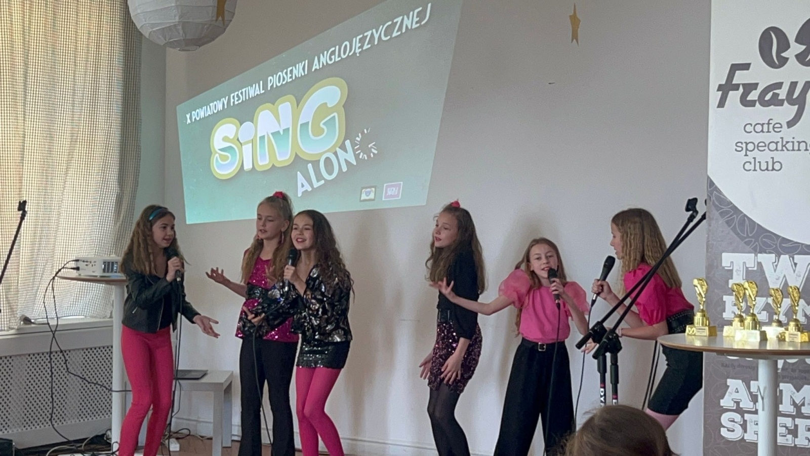 Zdjęcie w galerii na portalu naszwodzislaw.com: Powiatowy festiwal piosenki anglojęzycznej Sing Along po raz X wiadomości z regionu