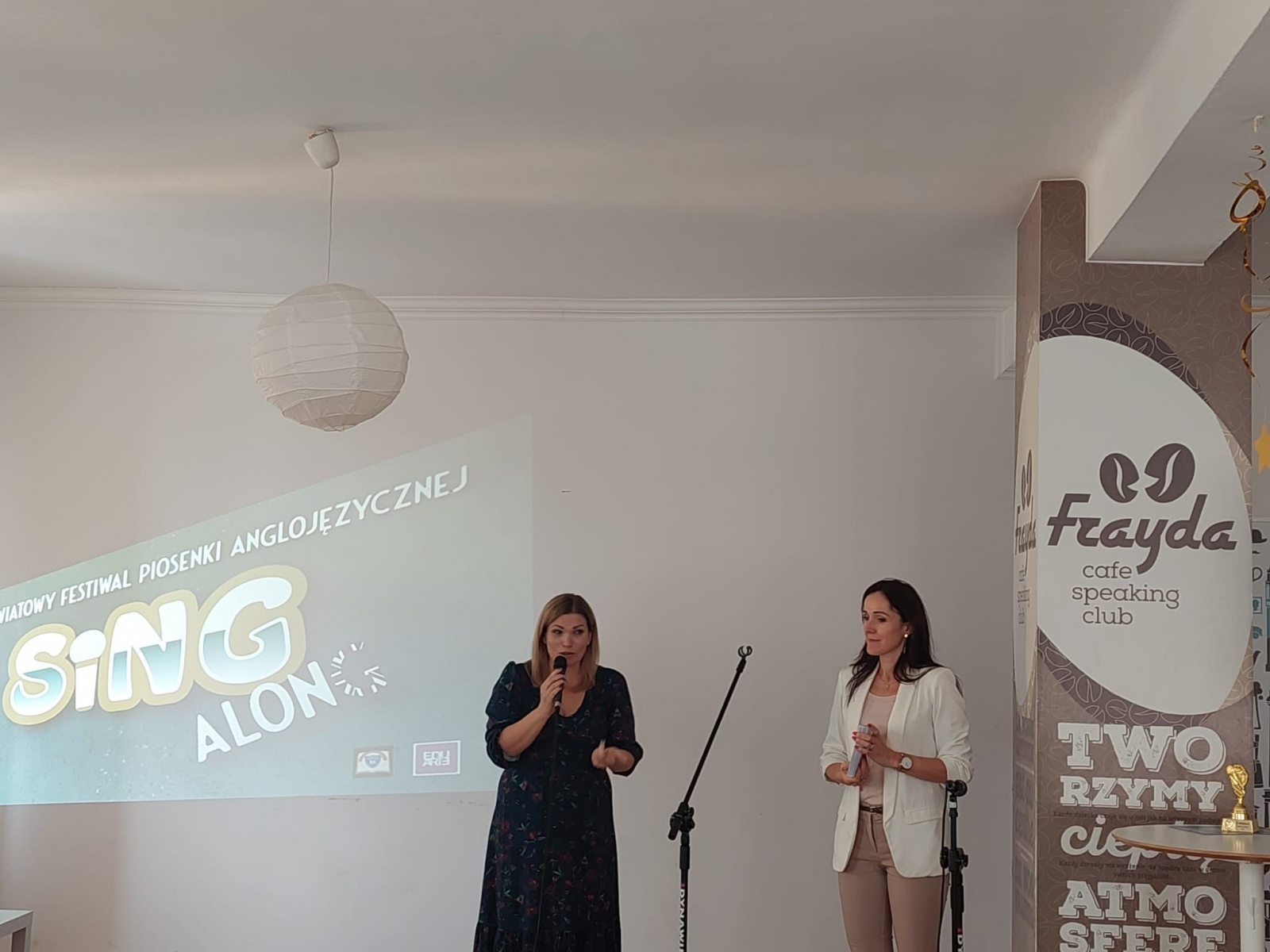 Zdjęcie w galerii na portalu naszwodzislaw.com: Powiatowy festiwal piosenki anglojęzycznej Sing Along po raz X wiadomości z regionu