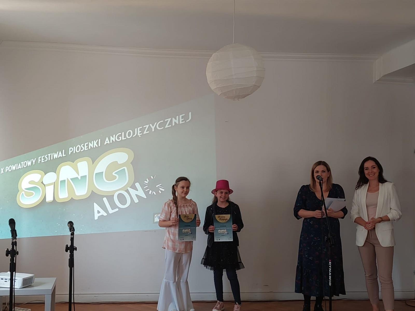 Zdjęcie w galerii na portalu naszwodzislaw.com: Powiatowy festiwal piosenki anglojęzycznej Sing Along po raz X wiadomości z regionu