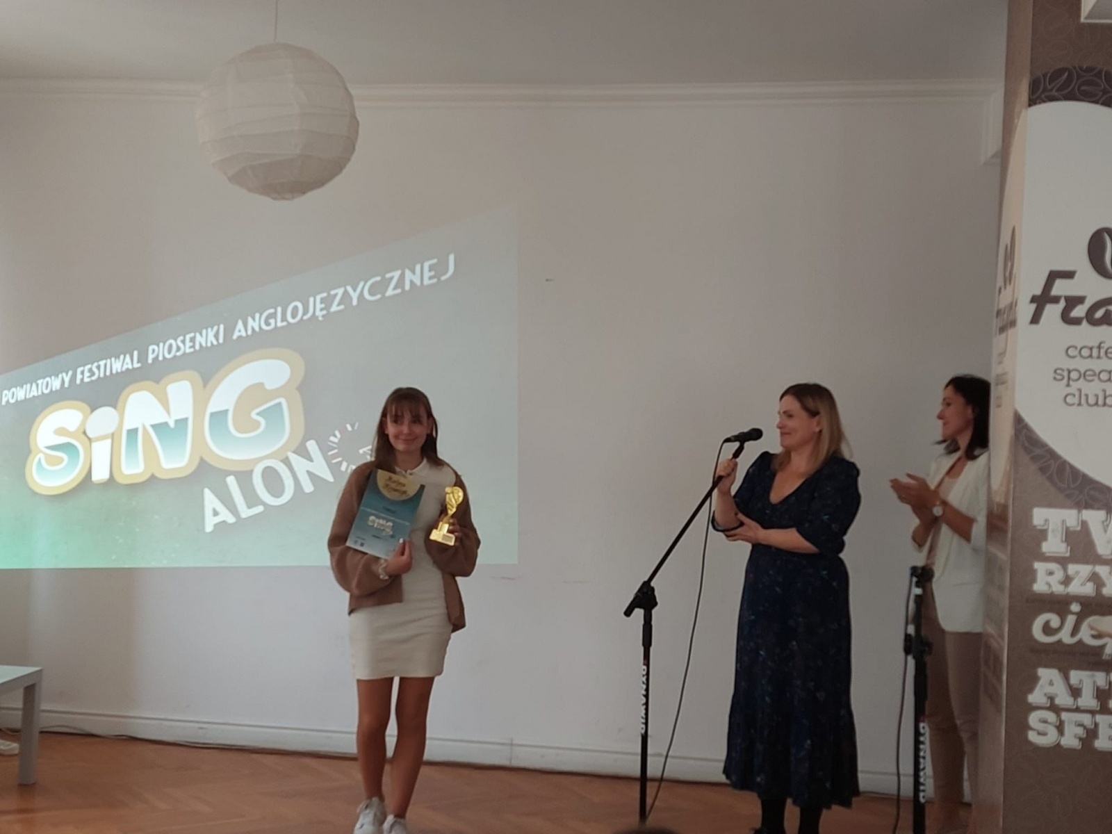 Zdjęcie w galerii na portalu naszwodzislaw.com: Powiatowy festiwal piosenki anglojęzycznej Sing Along po raz X wiadomości z regionu