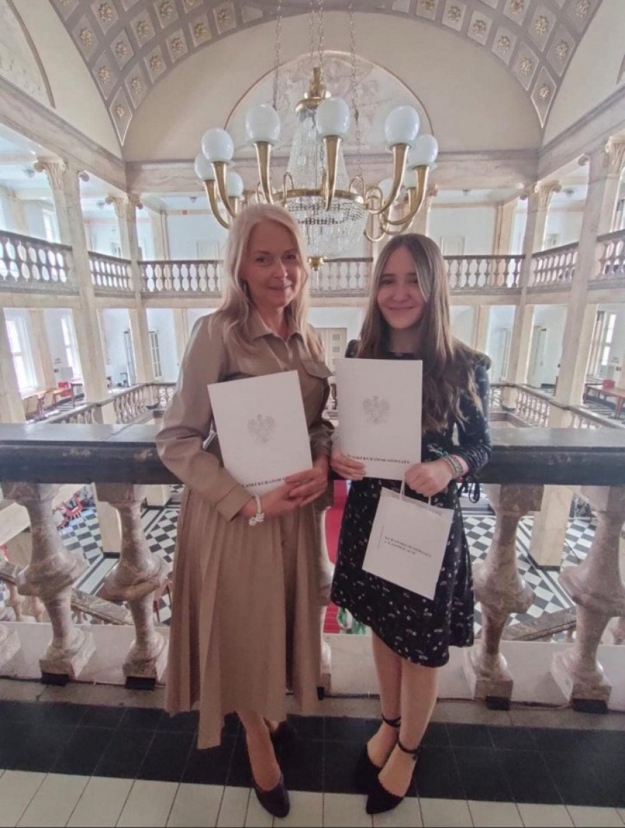 Zdjęcie w galerii na portalu naszwodzislaw.com: Rydułtowscy laureaci wojewódzkiego konkursu przedmiotowego odebrali nagrody wiadomości z regionu