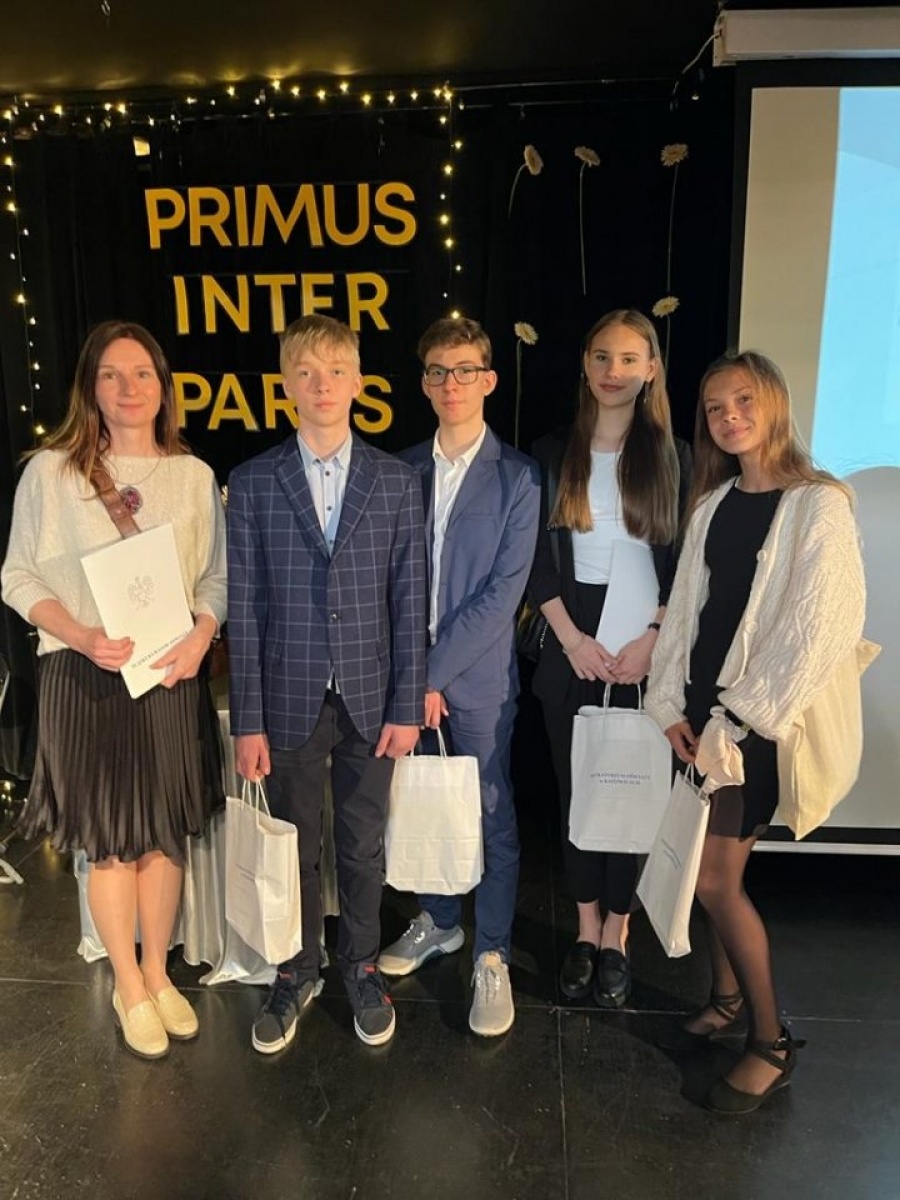 Zdjęcie w galerii na portalu naszwodzislaw.com: Rydułtowscy laureaci wojewódzkiego konkursu przedmiotowego odebrali nagrody wiadomości z regionu