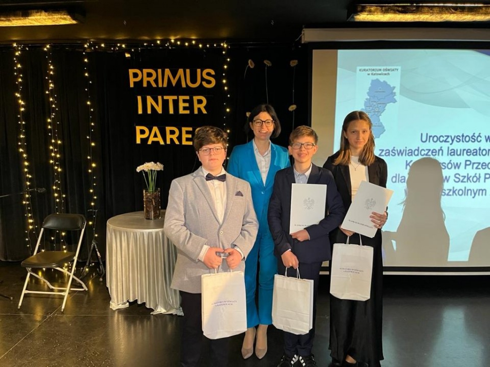 Zdjęcie w galerii na portalu naszwodzislaw.com: Rydułtowscy laureaci wojewódzkiego konkursu przedmiotowego odebrali nagrody wiadomości z regionu