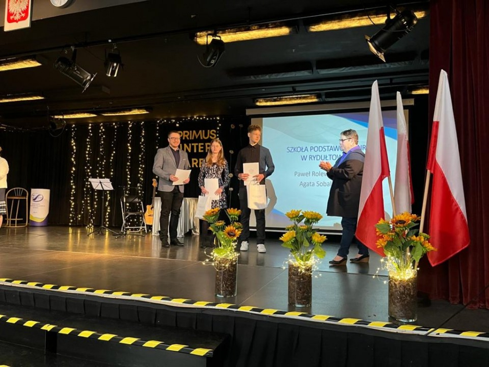 Zdjęcie w galerii na portalu naszwodzislaw.com: Rydułtowscy laureaci wojewódzkiego konkursu przedmiotowego odebrali nagrody wiadomości z regionu