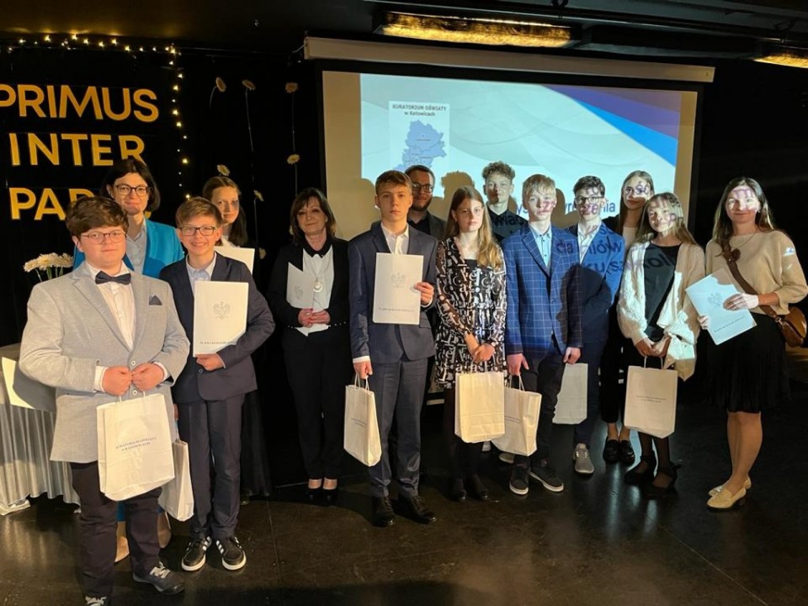 Zdjęcie w galerii na portalu naszwodzislaw.com: Rydułtowscy laureaci wojewódzkiego konkursu przedmiotowego odebrali nagrody wiadomości z regionu