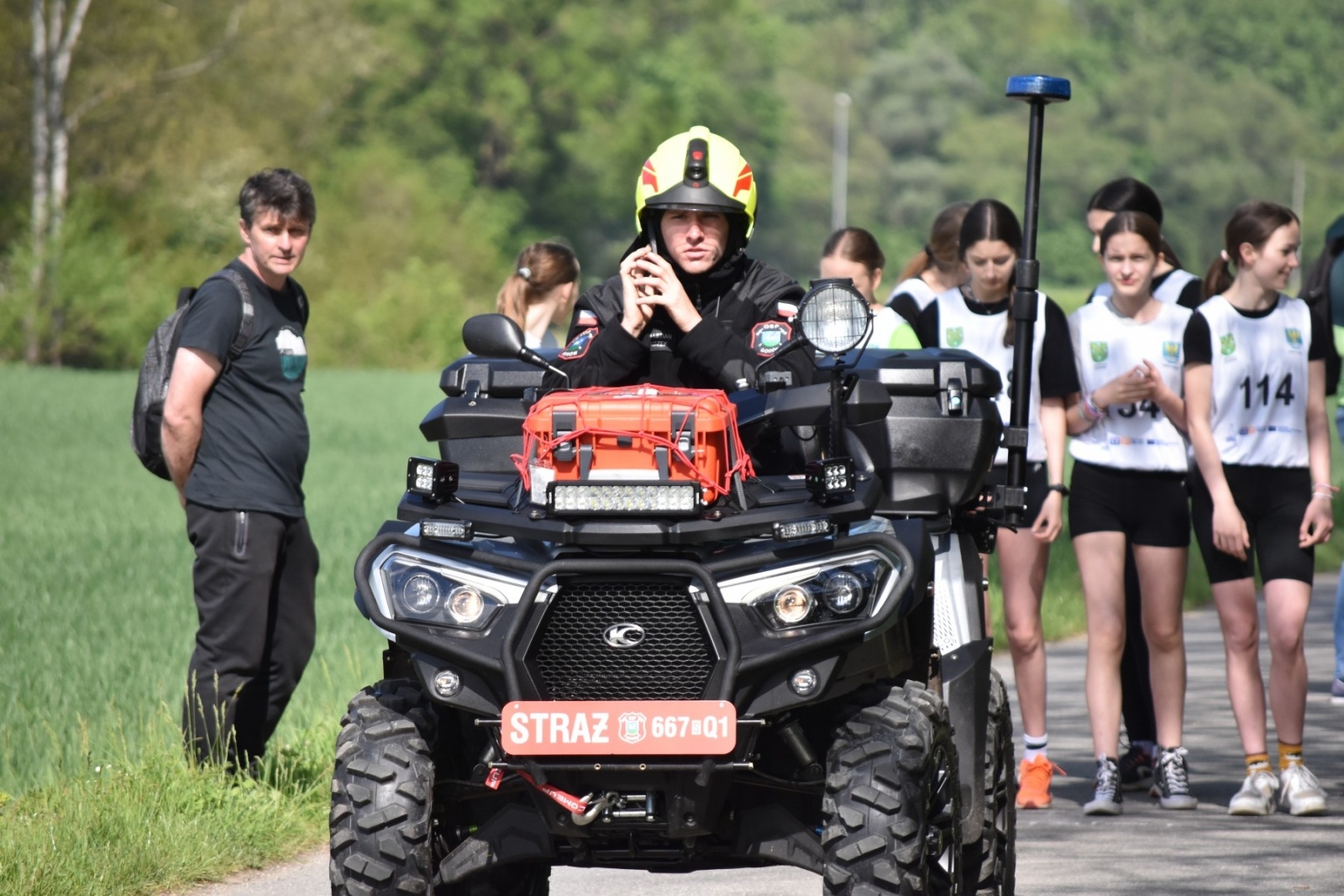 Zdjęcie w galerii na portalu naszwodzislaw.com: Bieg między pomnikami 2023. Zdrowa rywalizacja przyciągnęła ponad setkę uczniów [FOTO] wiadomości z regionu
