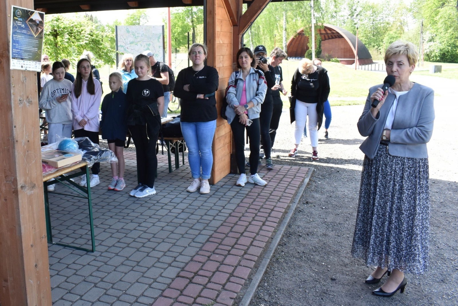 Zdjęcie w galerii na portalu naszwodzislaw.com: Bieg między pomnikami 2023. Zdrowa rywalizacja przyciągnęła ponad setkę uczniów [FOTO] wiadomości z regionu